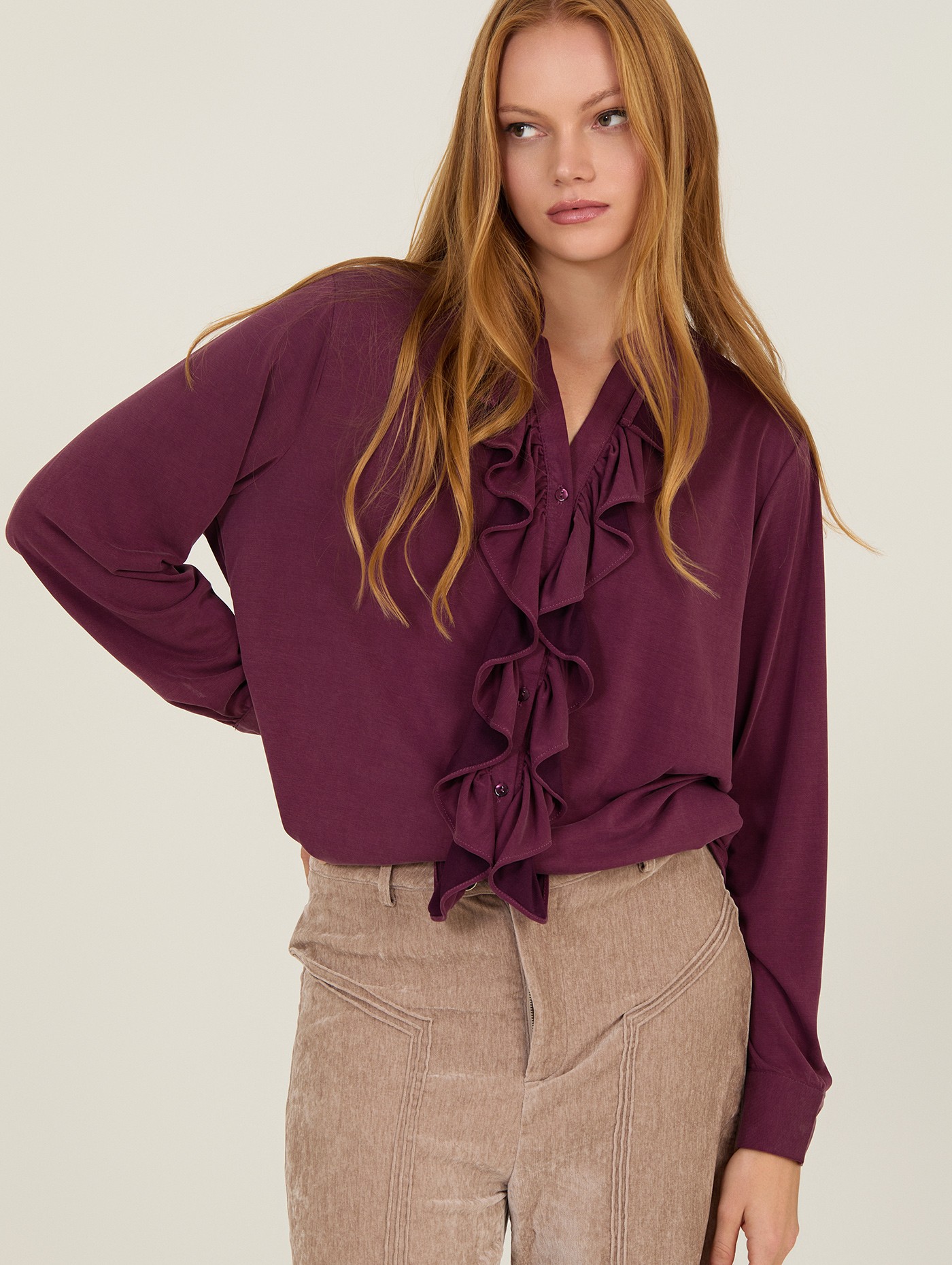 Blusa de cupro con volantes 5