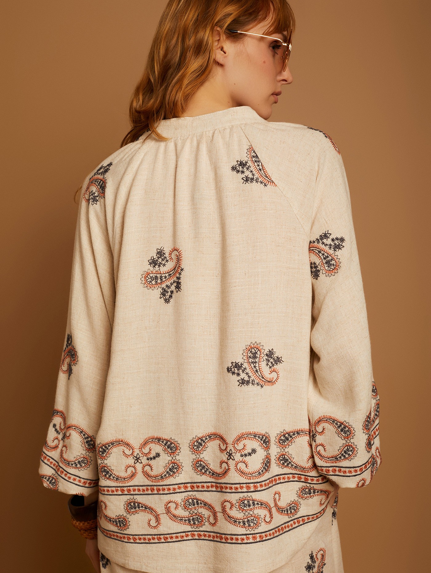 Ethnic embroidery blouse 3