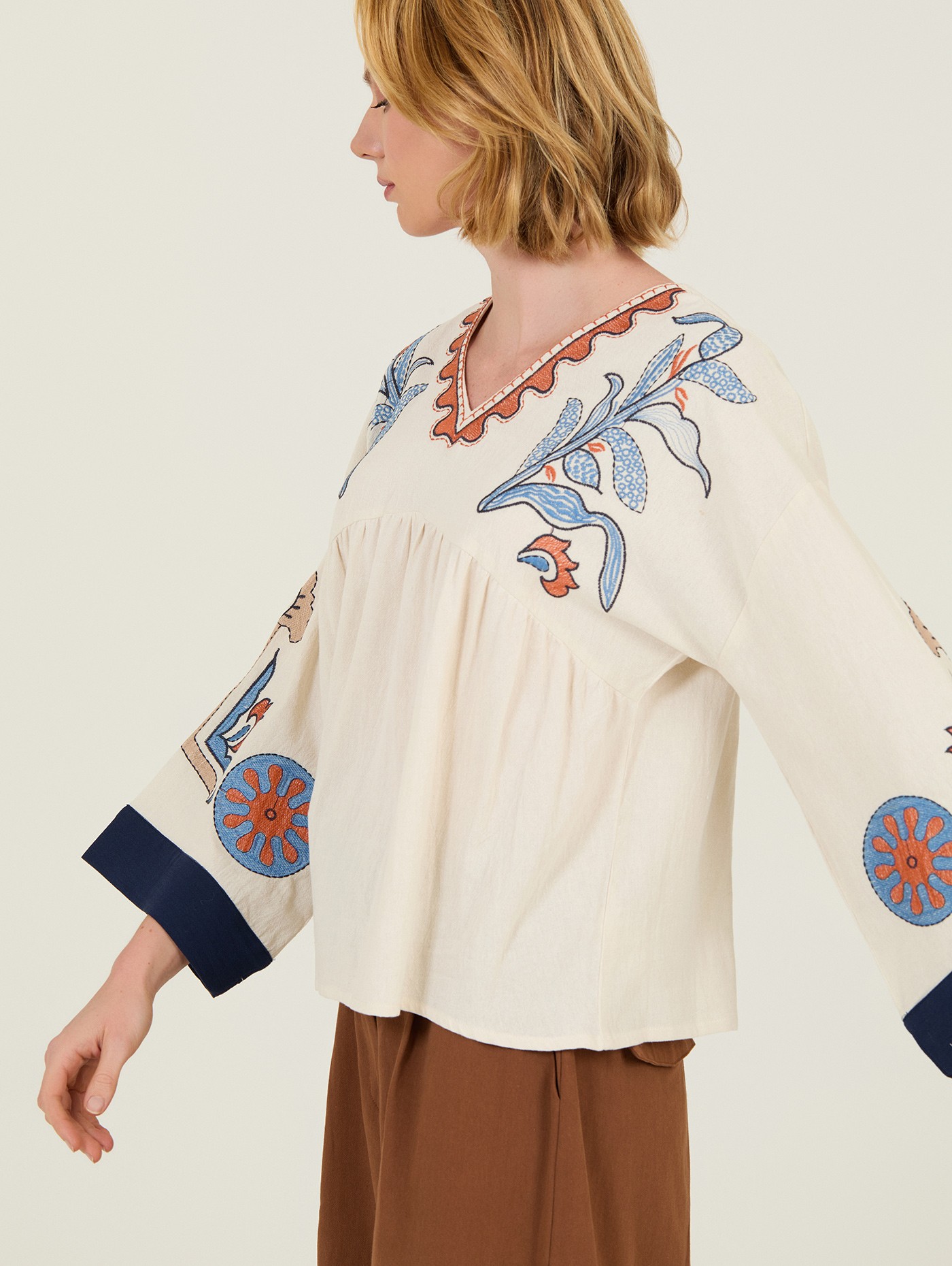Blusa de algodón bordada 1