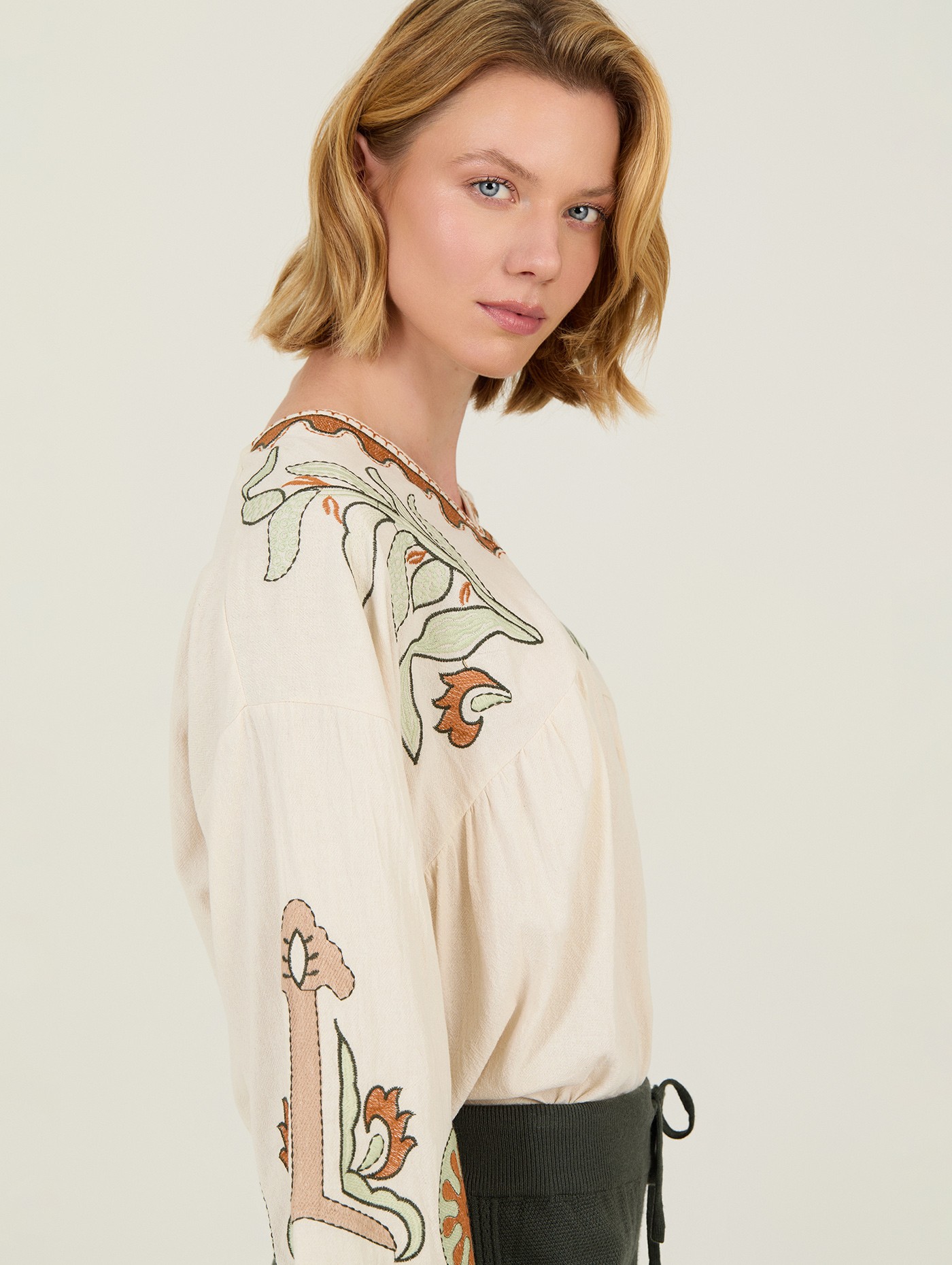 Blusa de algodón bordada 1