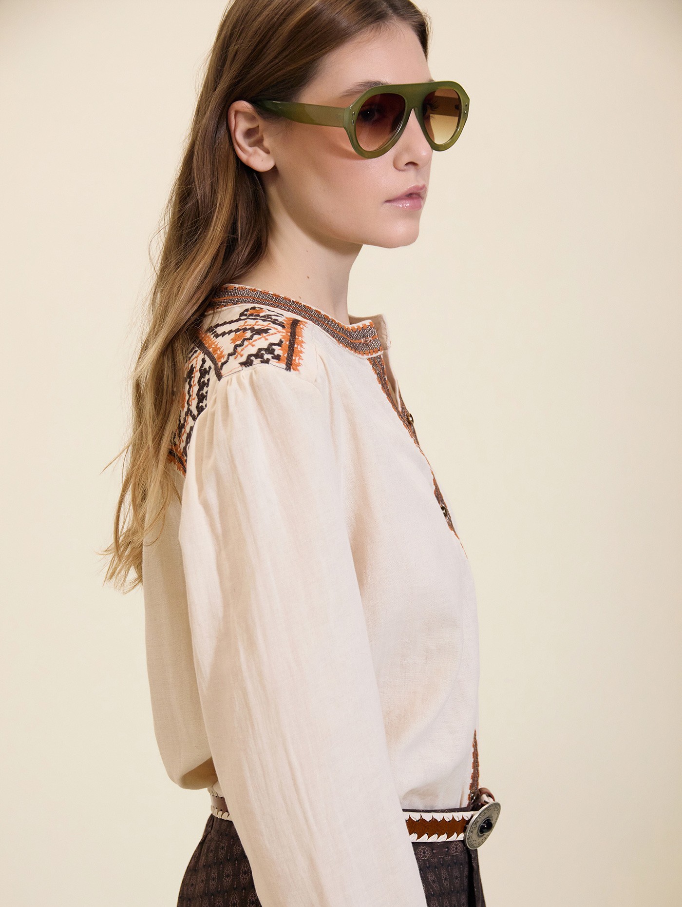 Blusa con detalles bordados 1