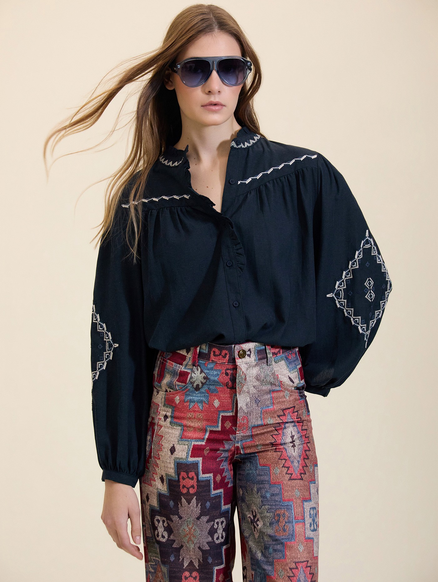 Blusa bordada detalle volante 1