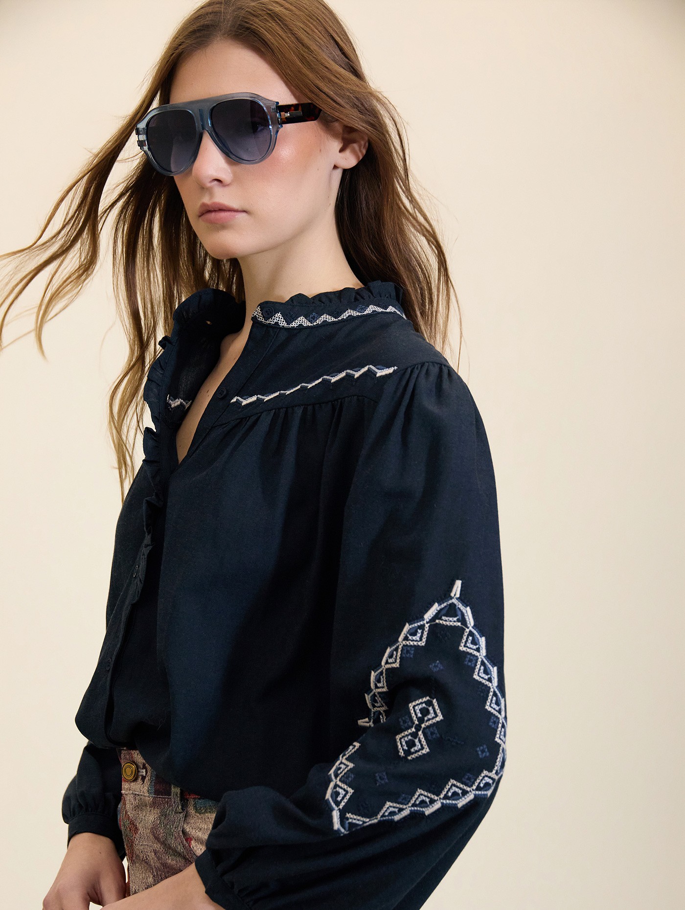 Blusa bordada detalle volante 2