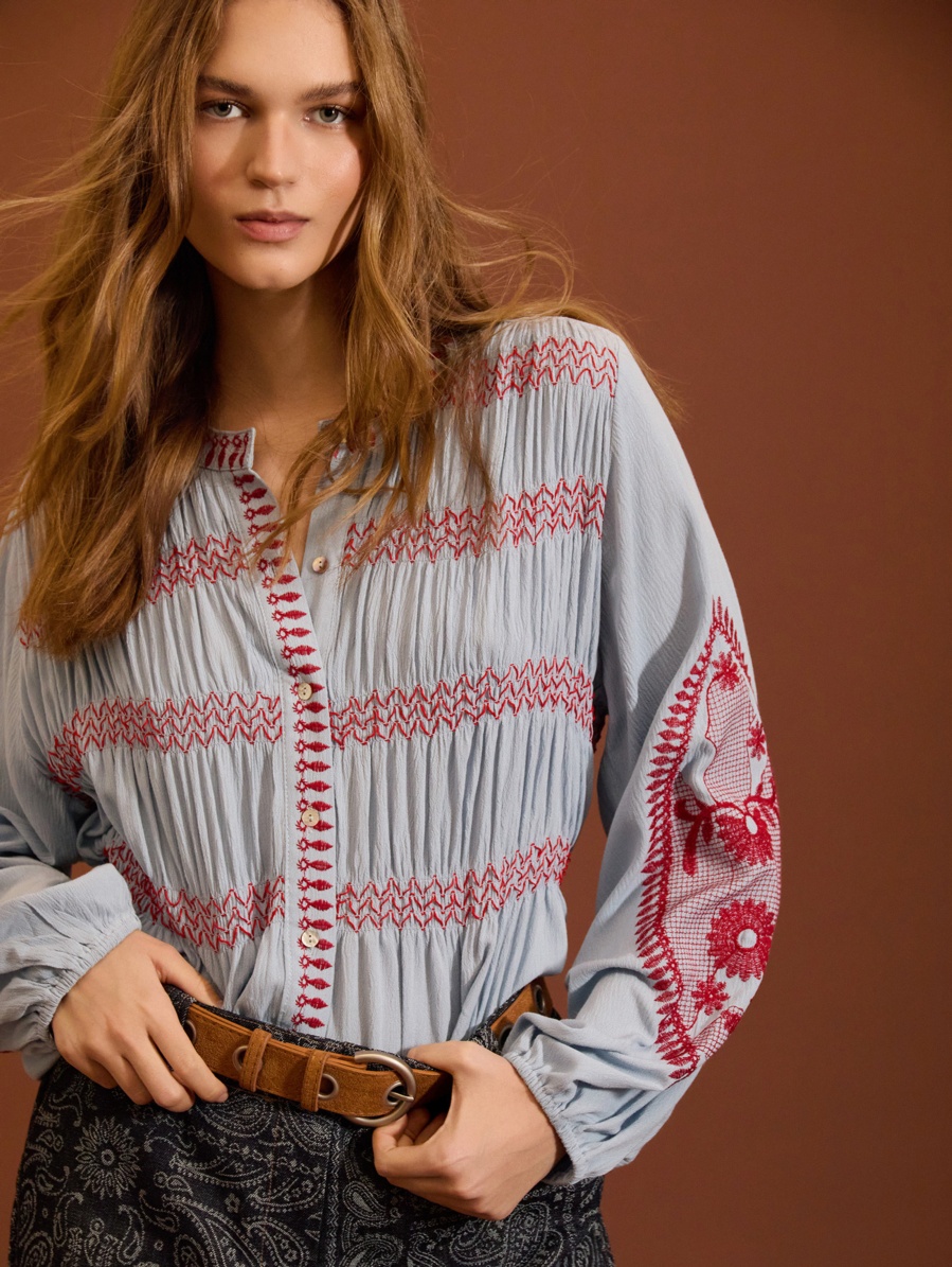 Blusa bordada con frunces