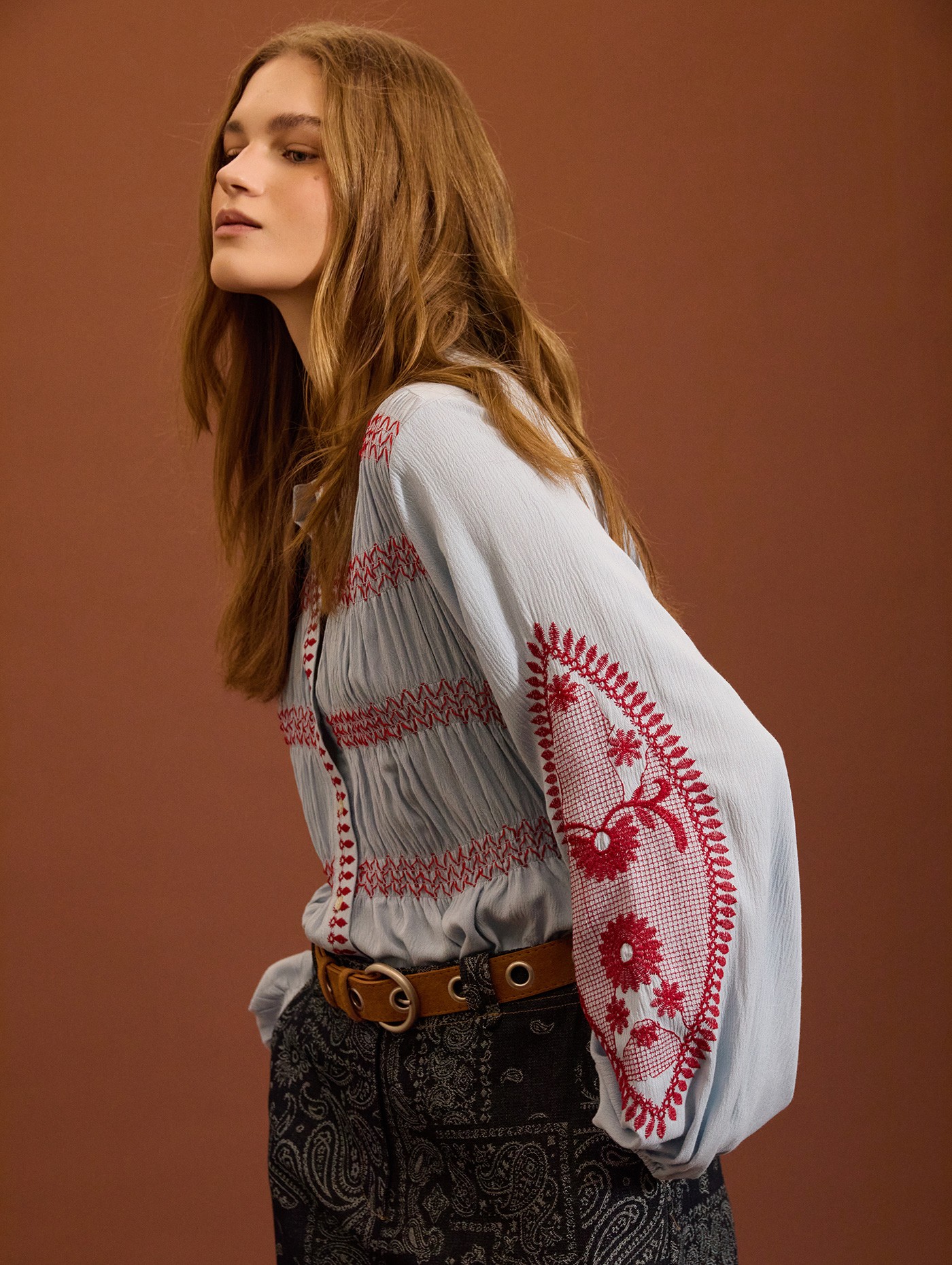 Blusa bordada con frunces 6