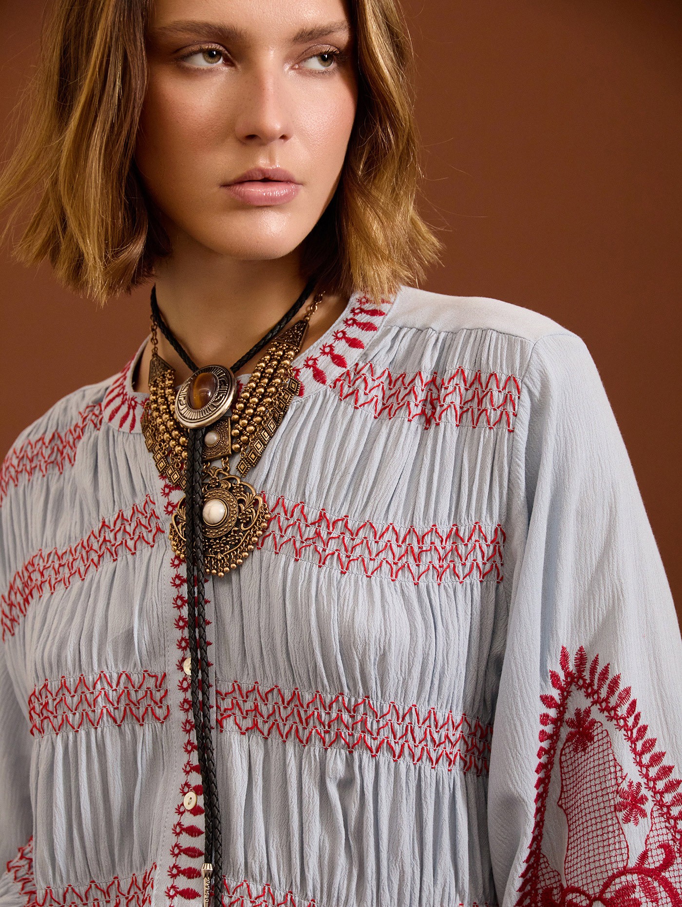 Blusa bordada con frunces 1
