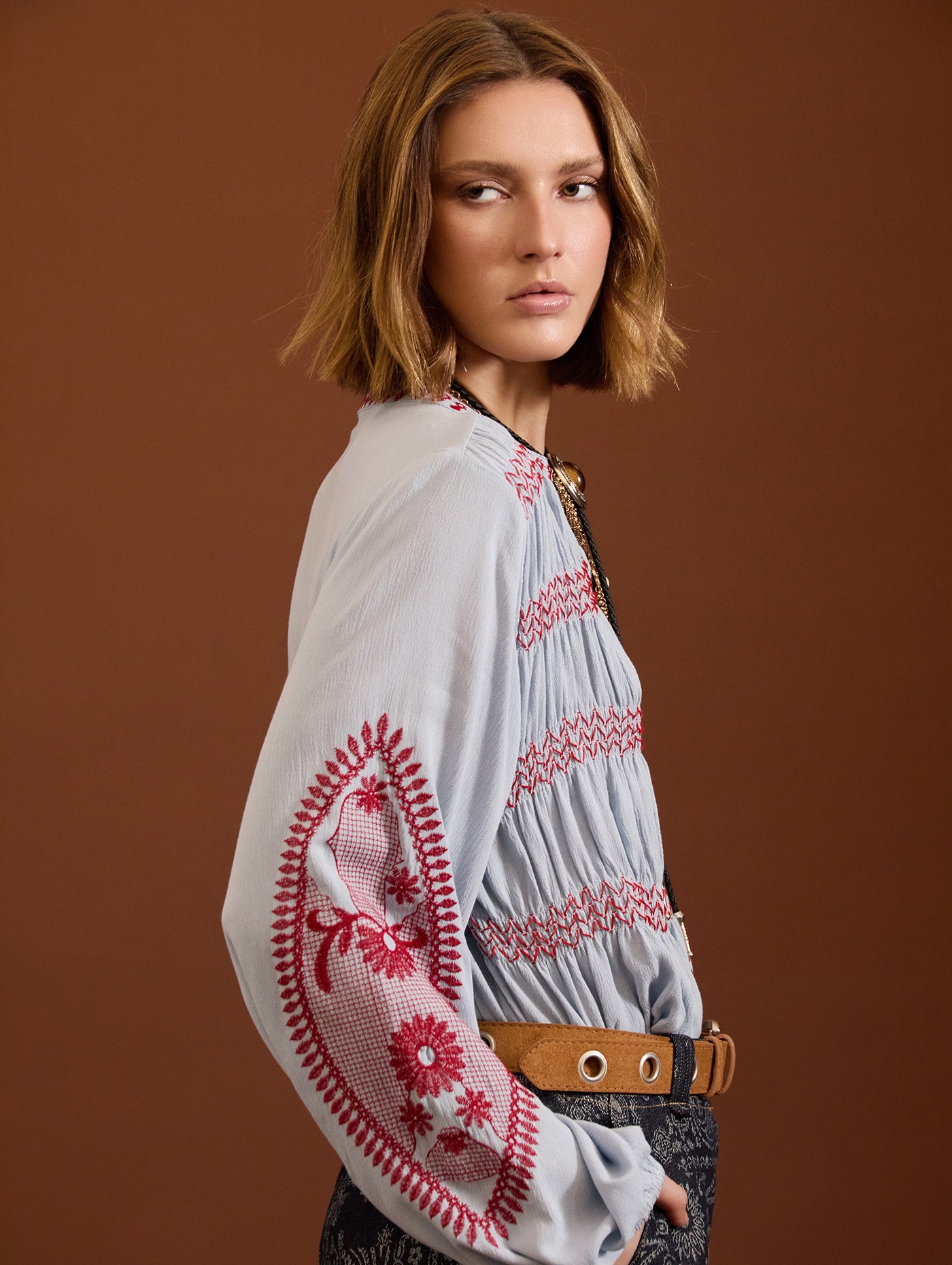 Blusa bordada con frunces 2