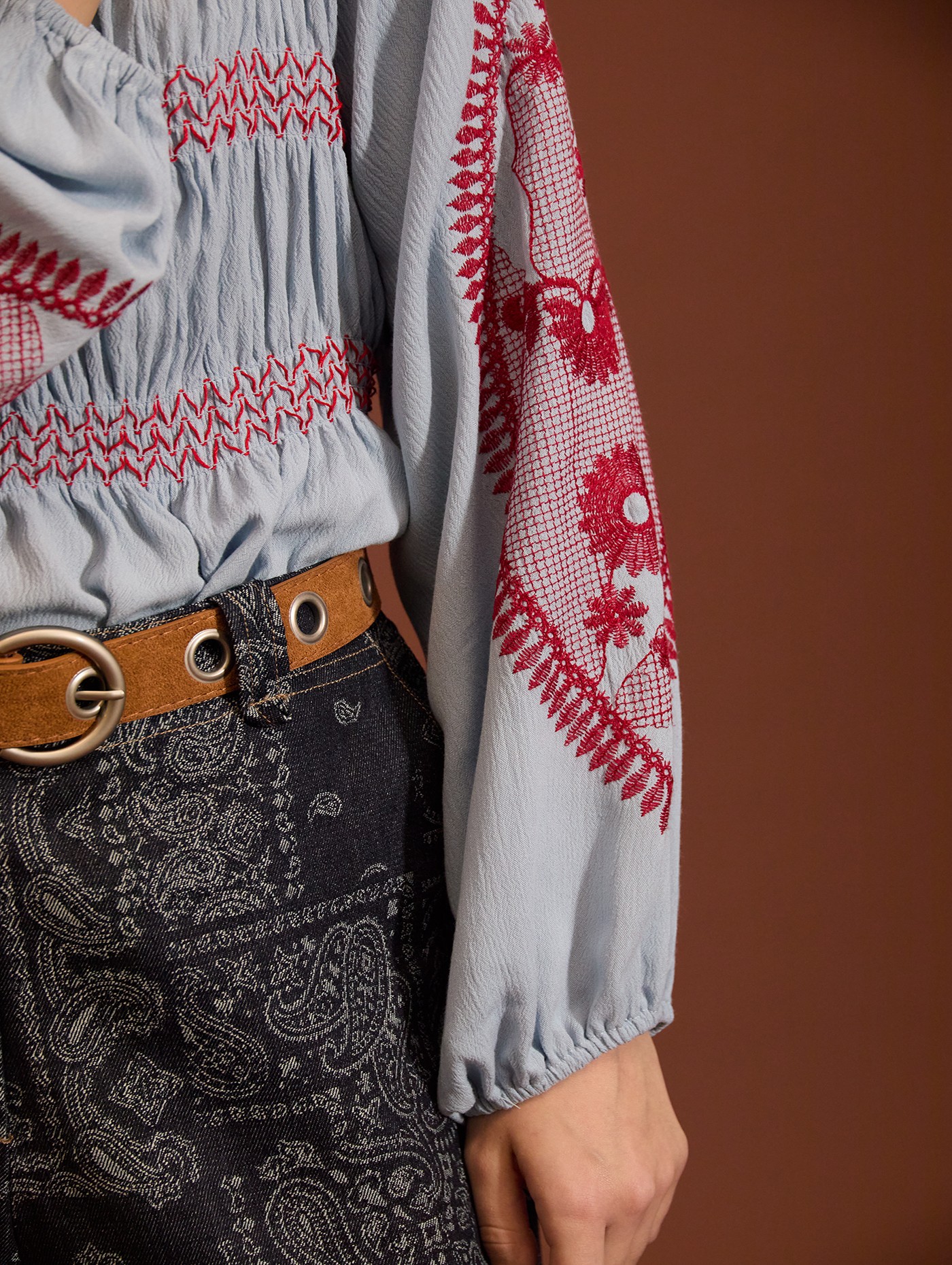 Blusa bordada con frunces 4