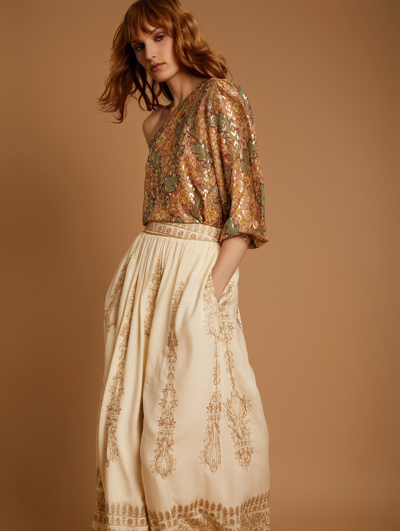 Volume embroidery skirt 1