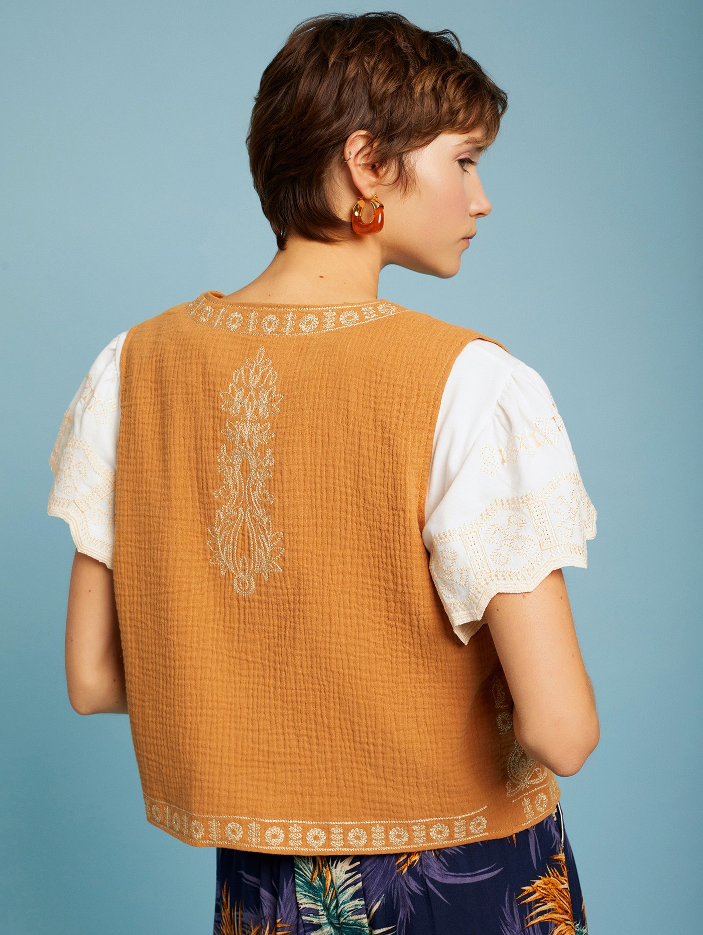Vest with lurex embroidery 5