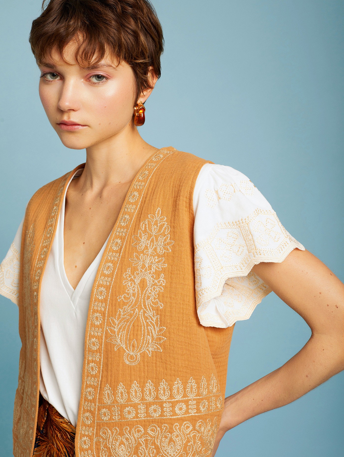 Vest with lurex embroidery 1