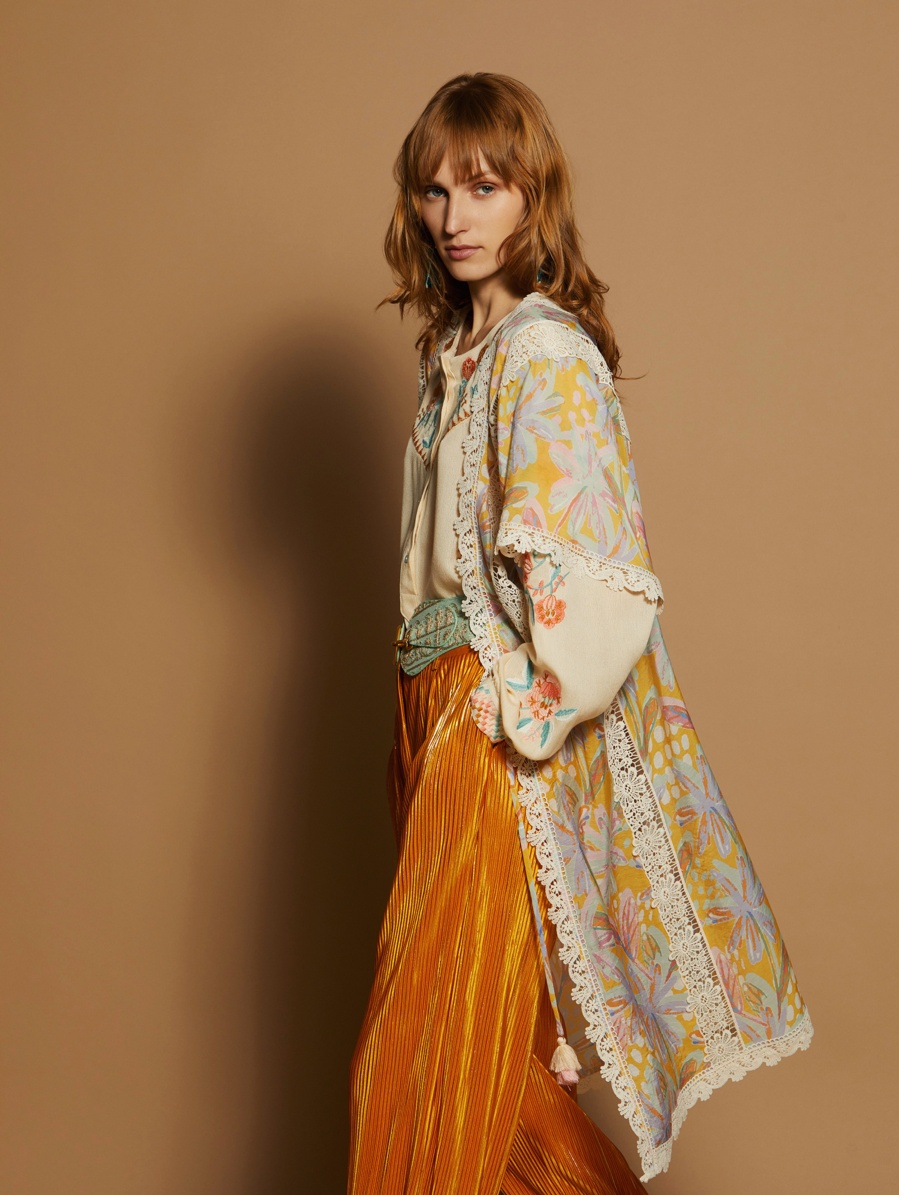 Printed kaftan with lace