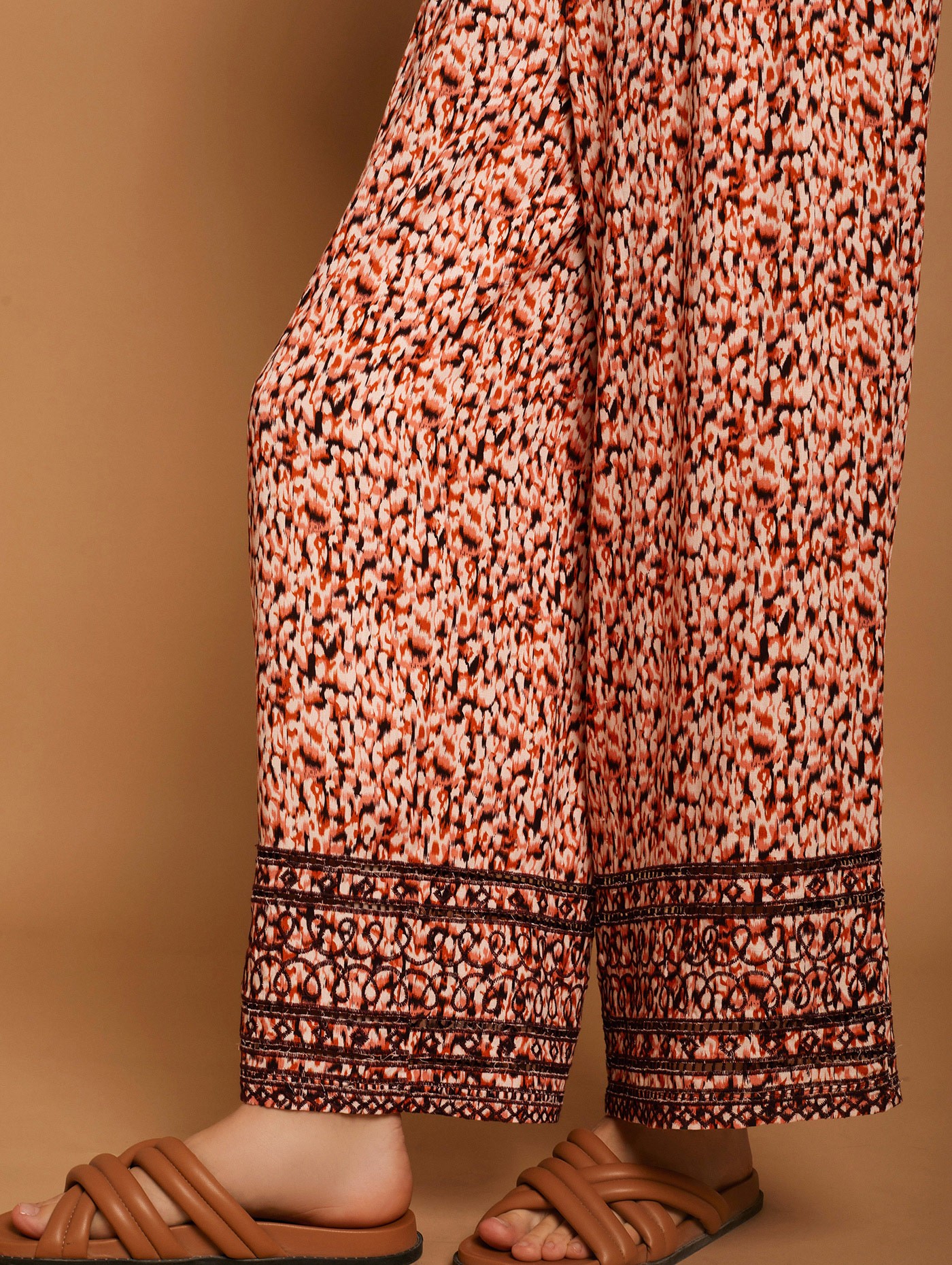 Die-cut printed pants 4