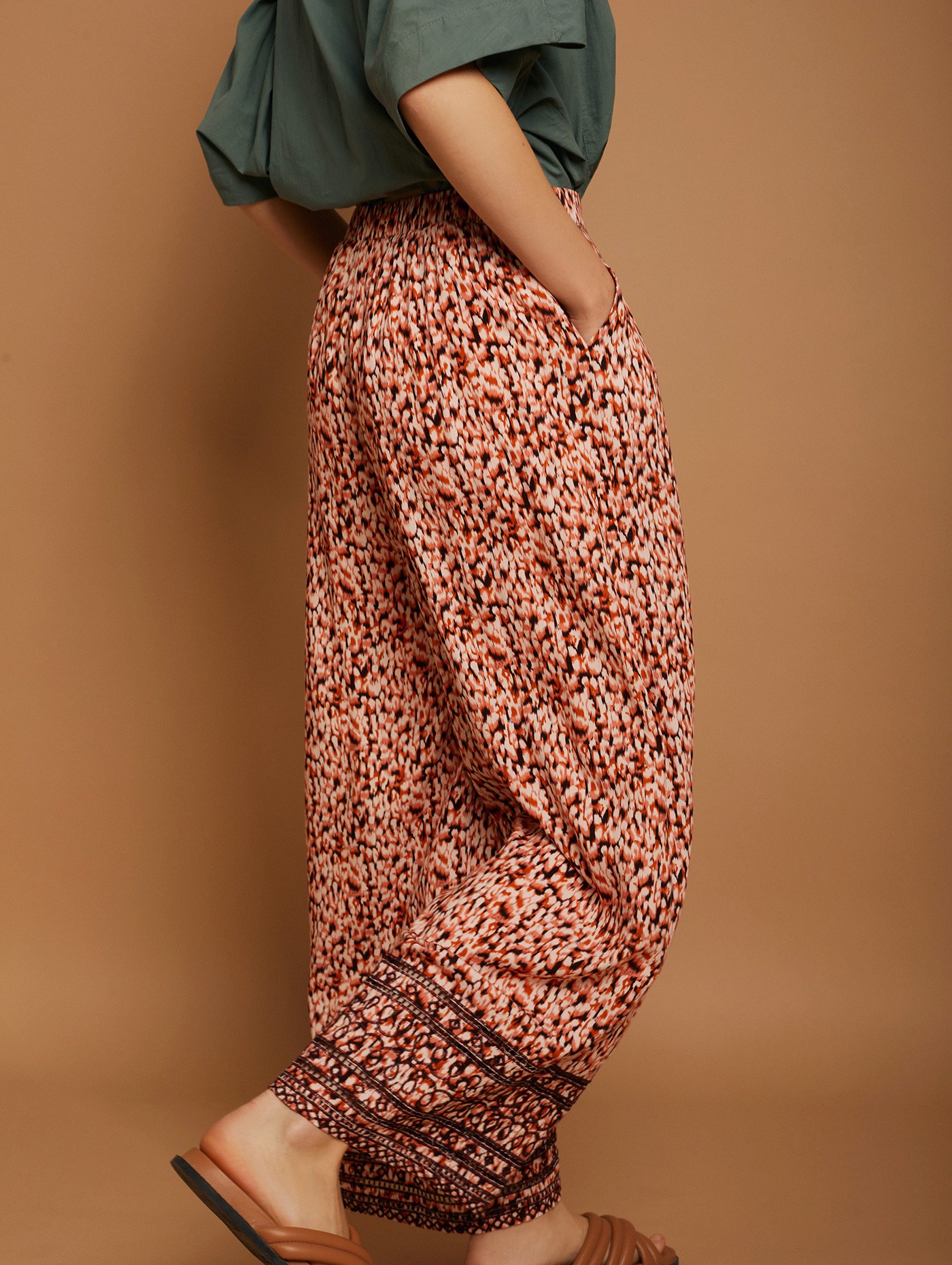 Die-cut printed pants 1