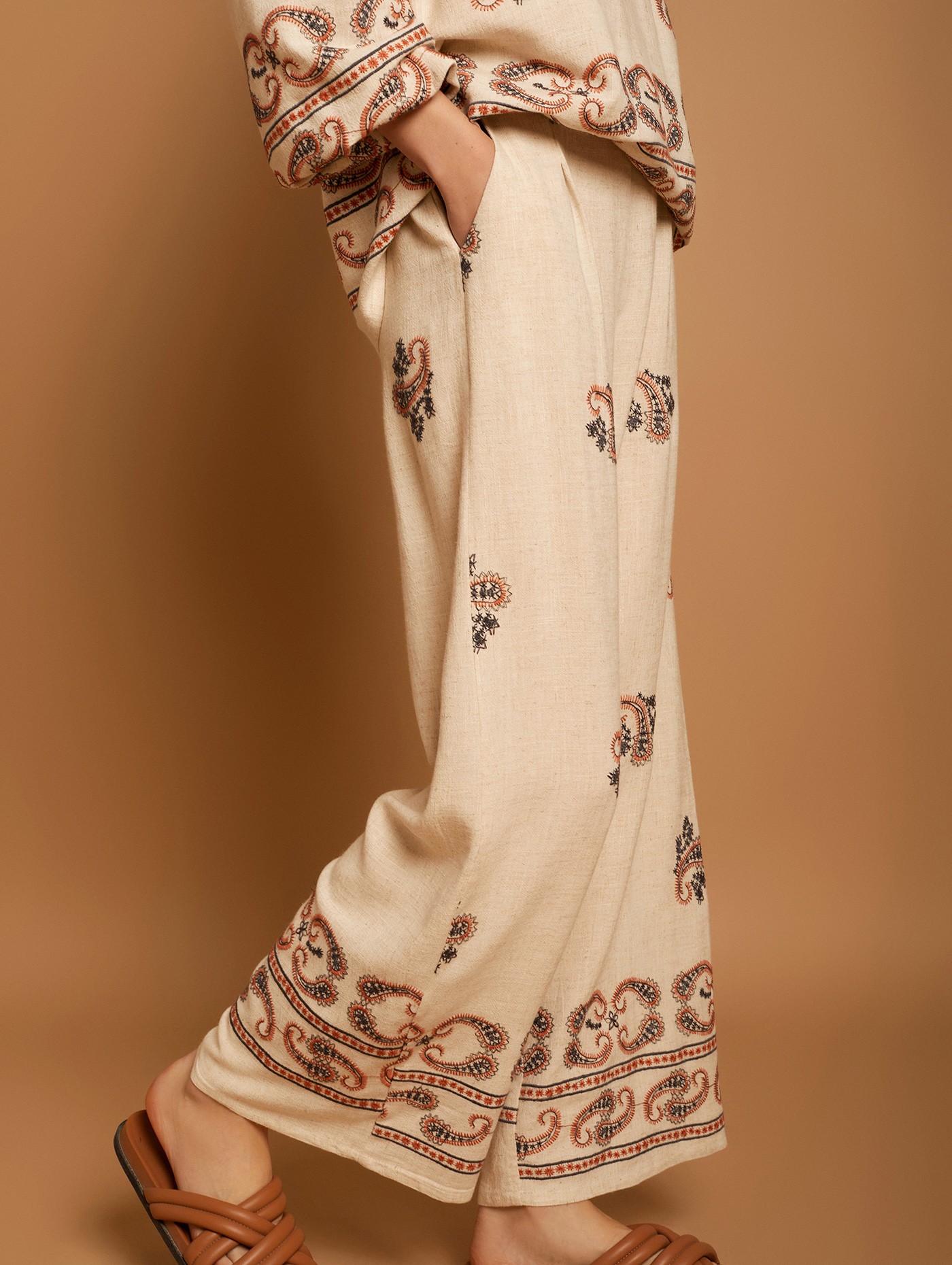 Ethnic embroidery trousers 3