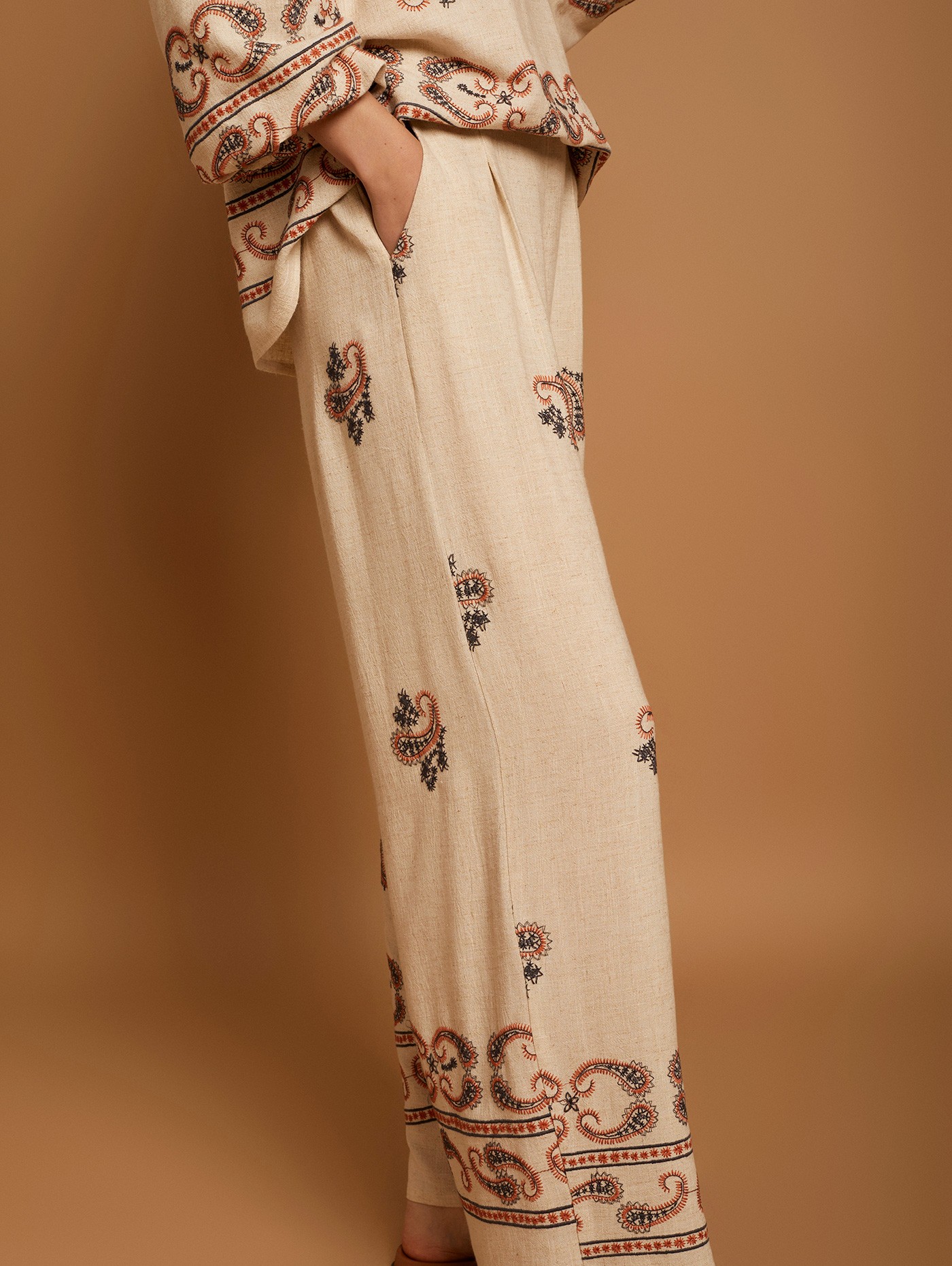Ethnic embroidery trousers 2
