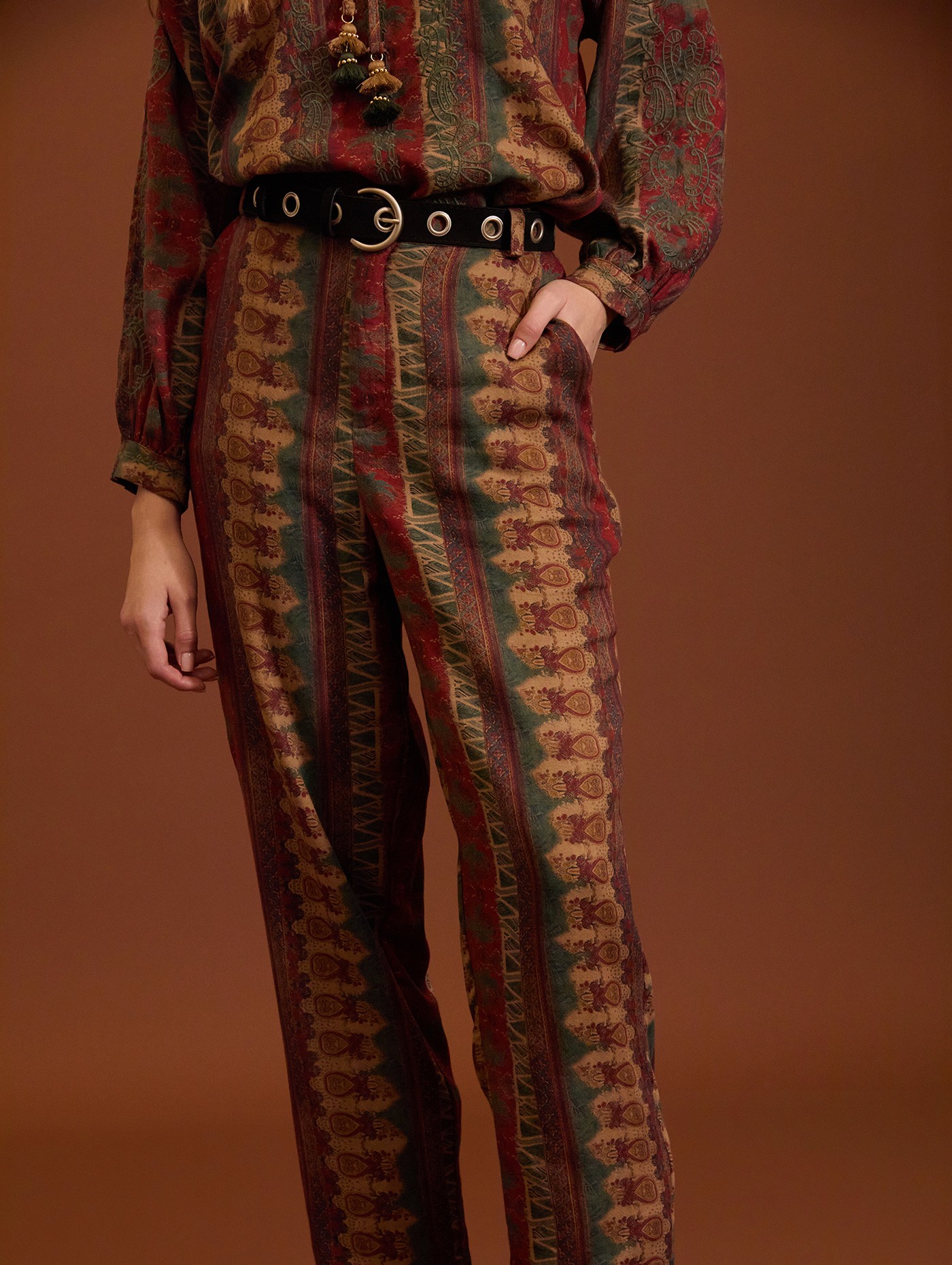 Baggy trousers with ethnic print 1