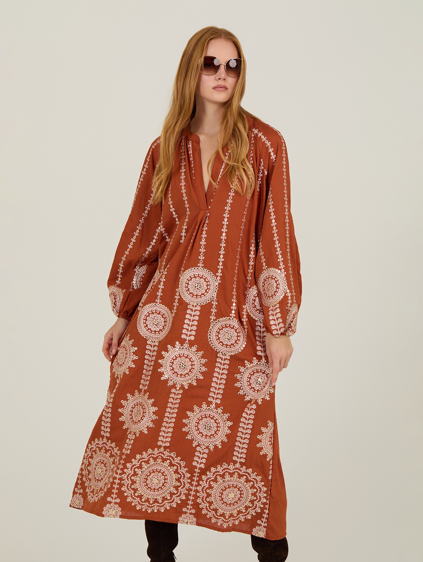 Embroidered long dress 3