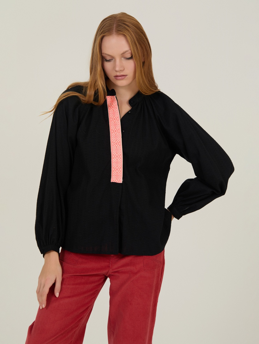Bluse mit Fluor-Verzierung