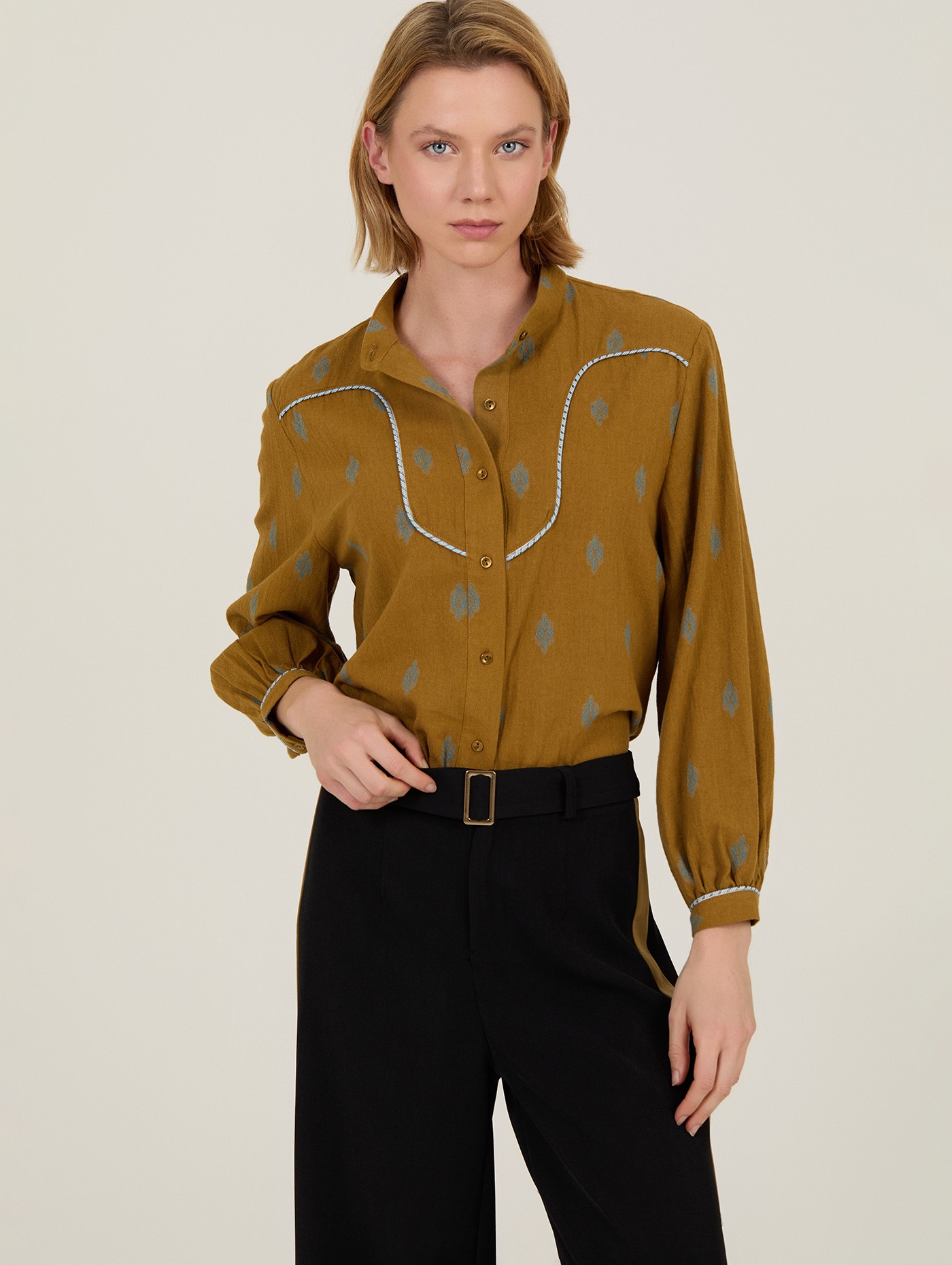 Blusa estampada con vivo 1
