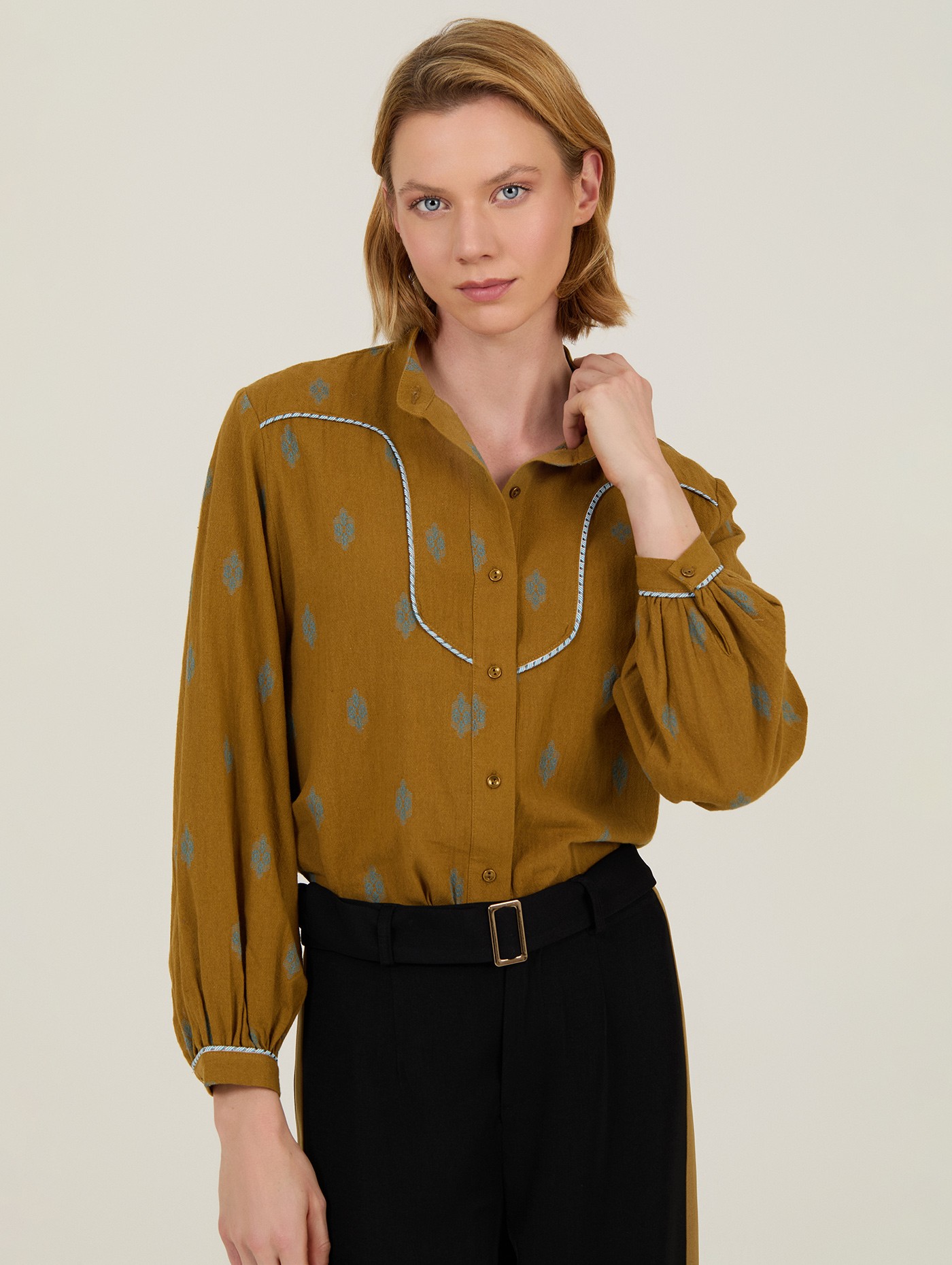Blusa estampada con vivo 2