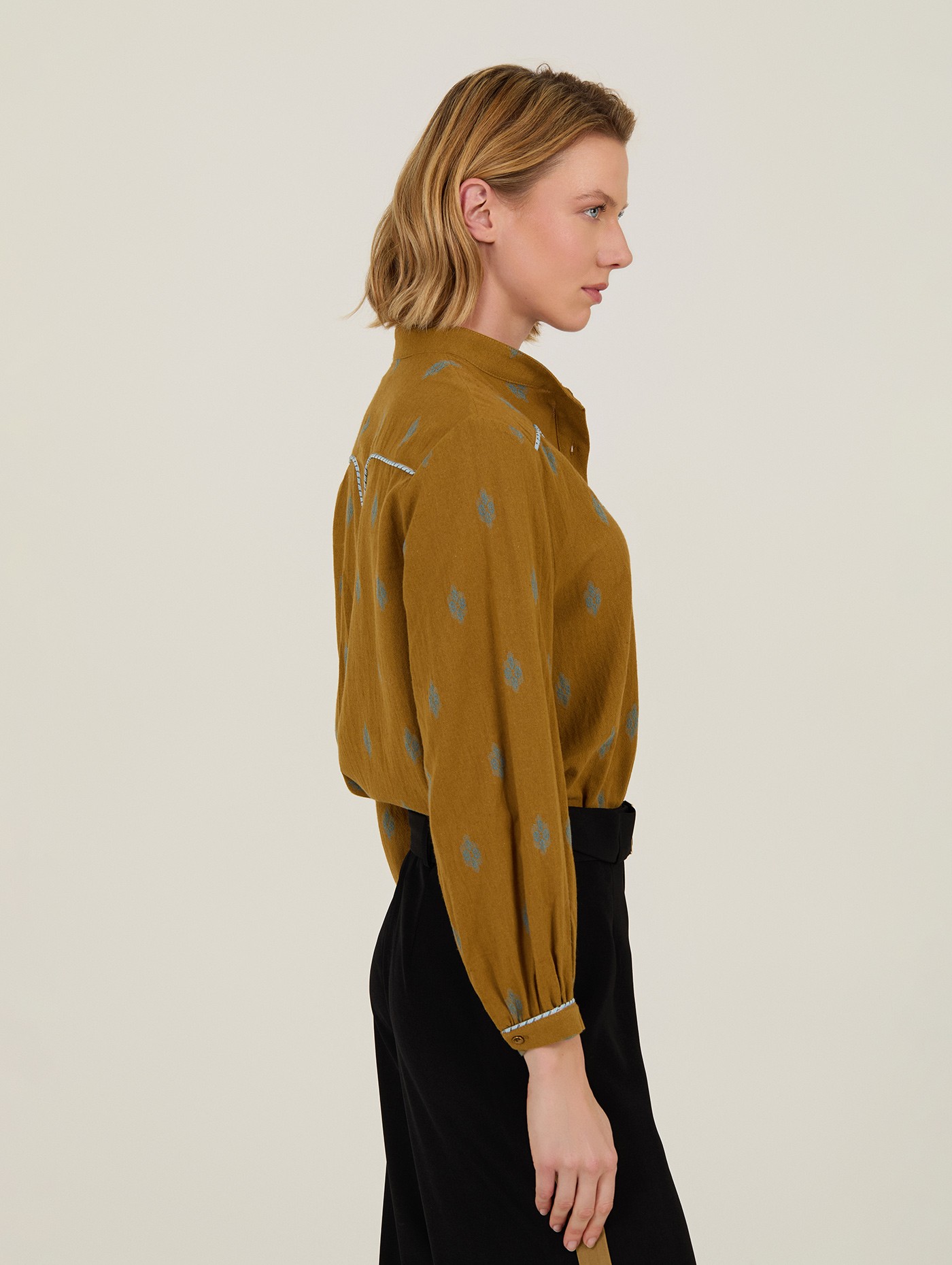 Blusa estampada con vivo 4