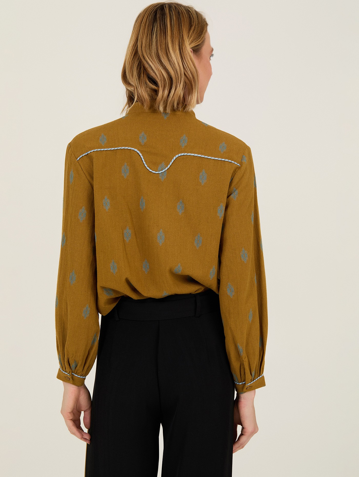 Blusa estampada con vivo 5