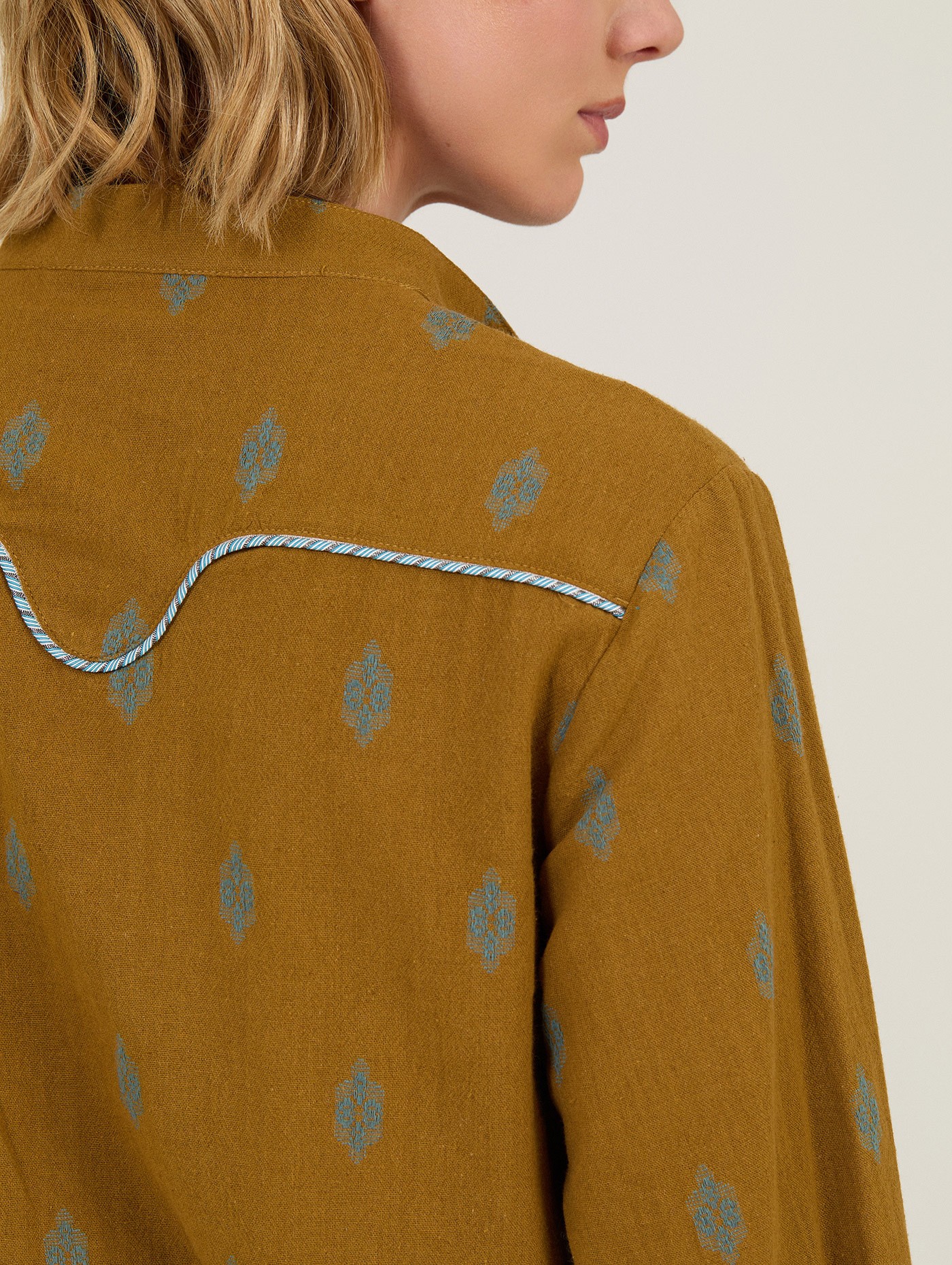 Blusa estampada con vivo 3