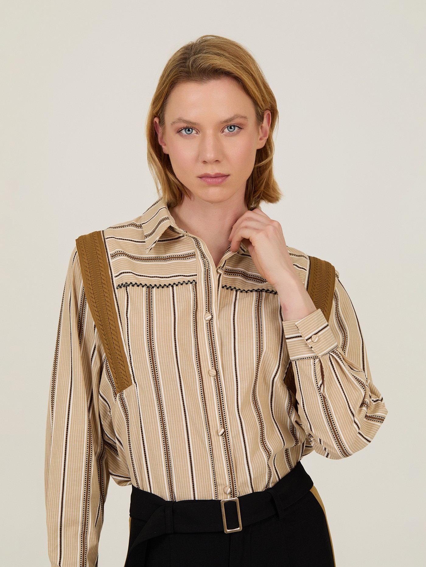 Camisa con fornitura 1