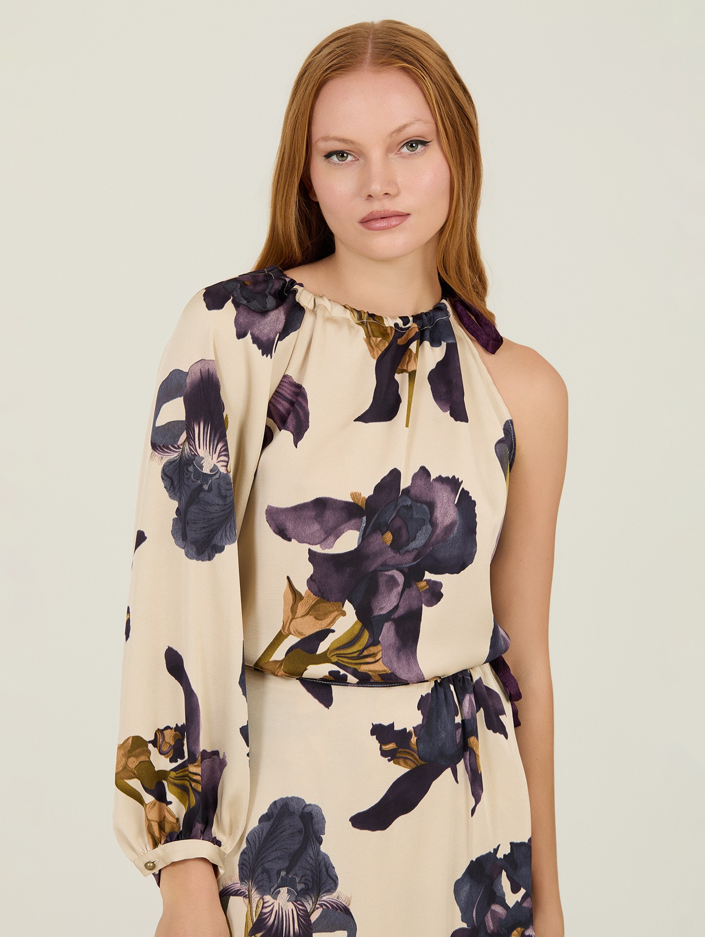 Asymmetrische bedruckte Bluse 5