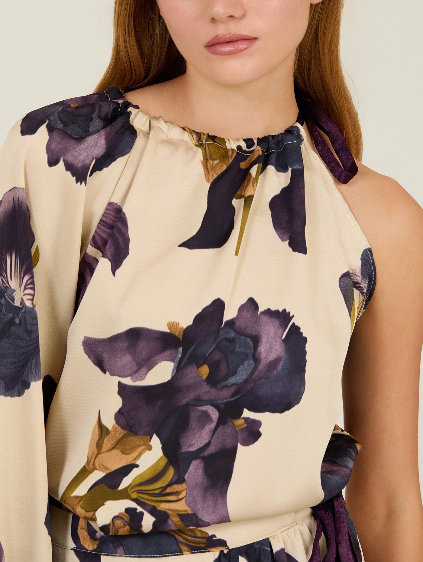 Asymmetrische bedruckte Bluse 1