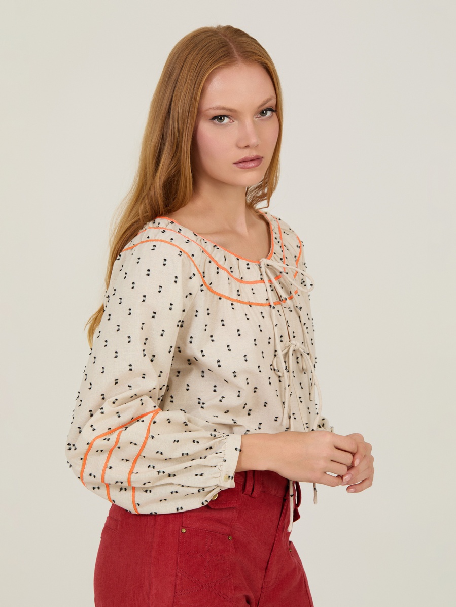 Plumetisbluse mit Bändern