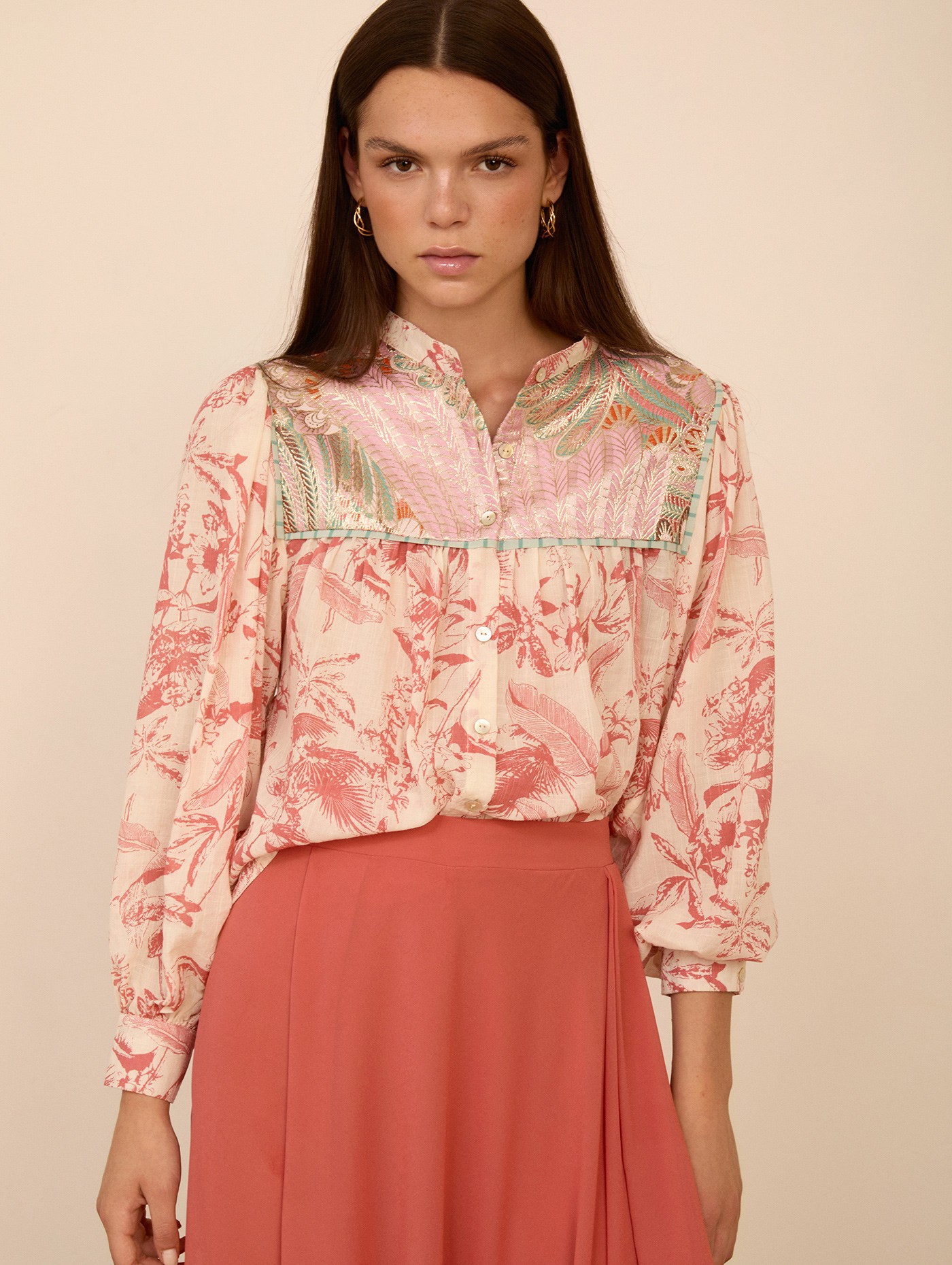 Blusa estampada bimateria