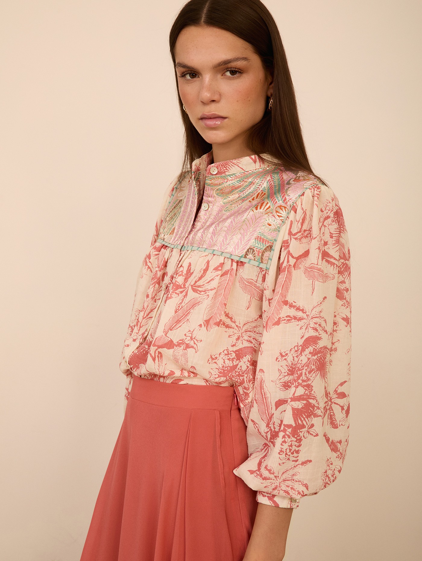 Blusa estampada bimateria 4