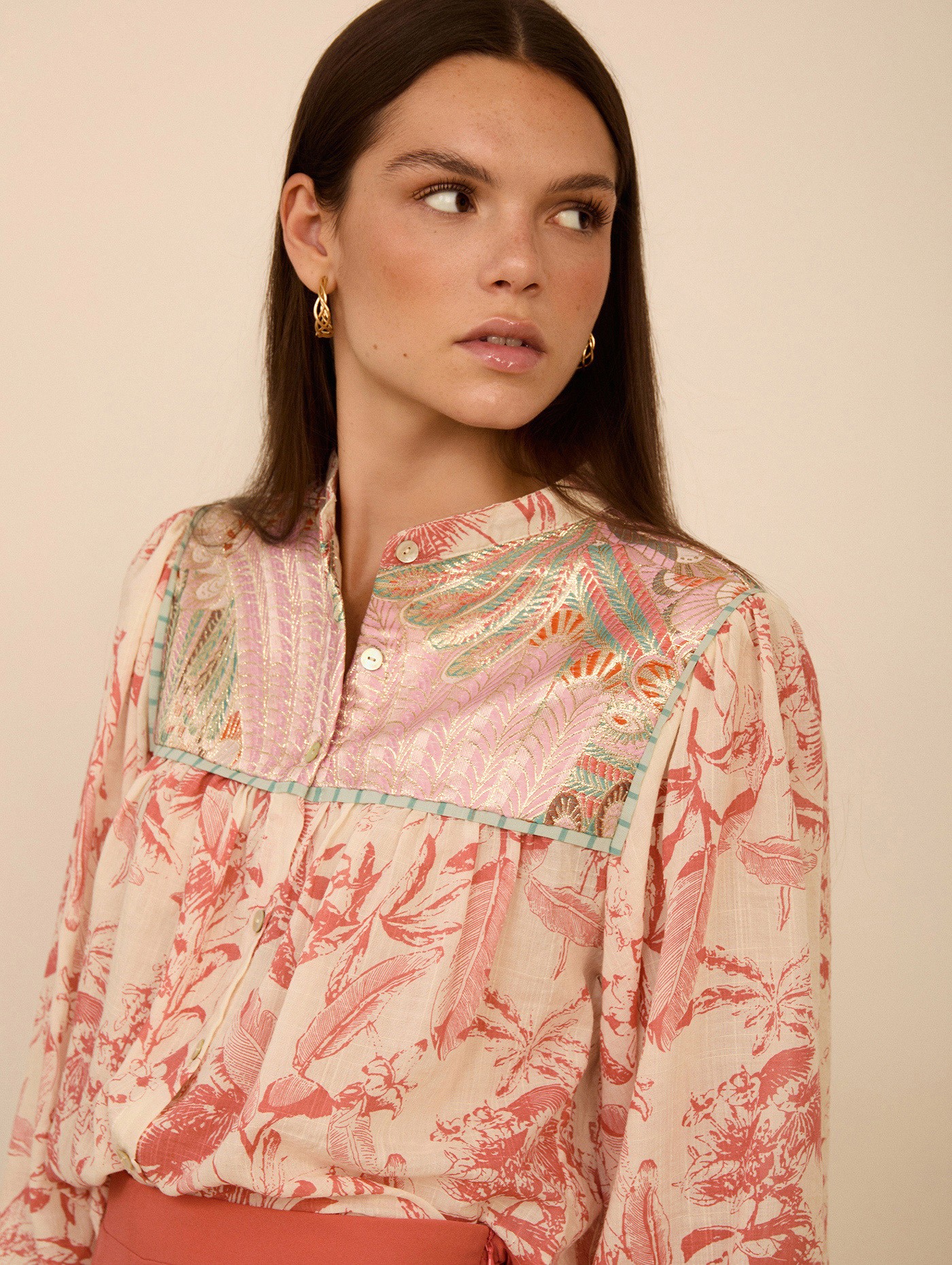 Blusa estampada bimateria 1