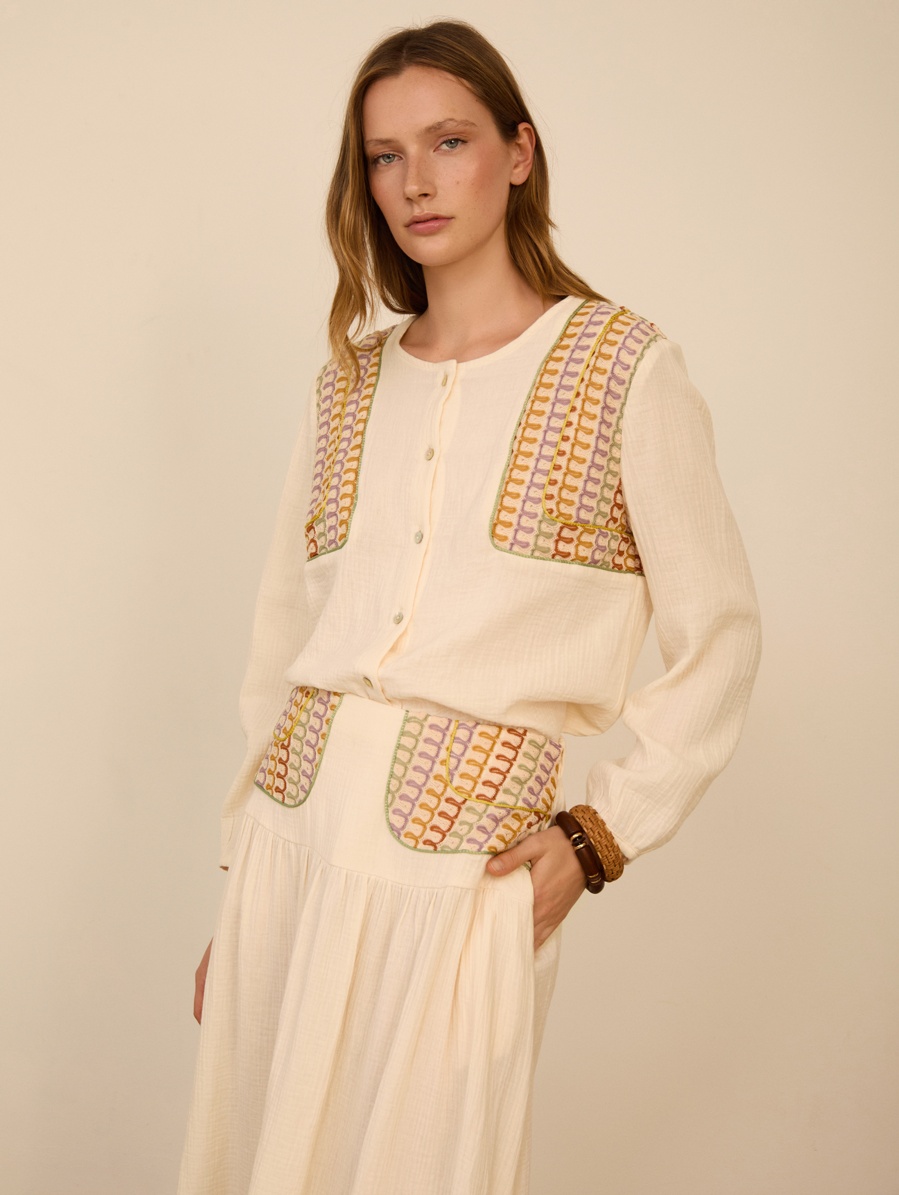 Blusa bimateria con pañuelo