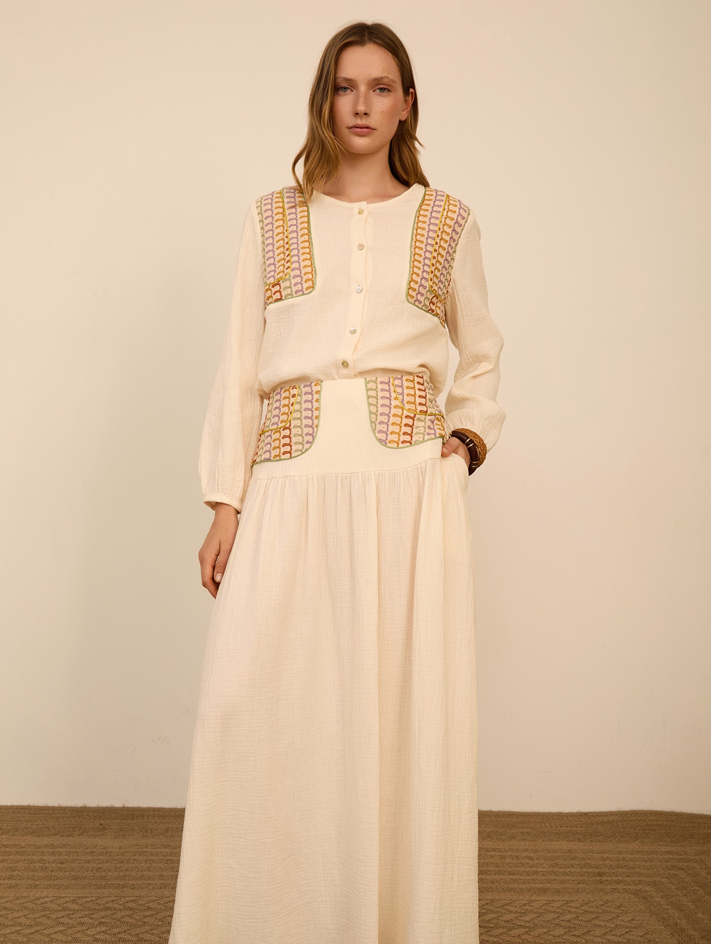 Blusa bimateria con pañuelo 4