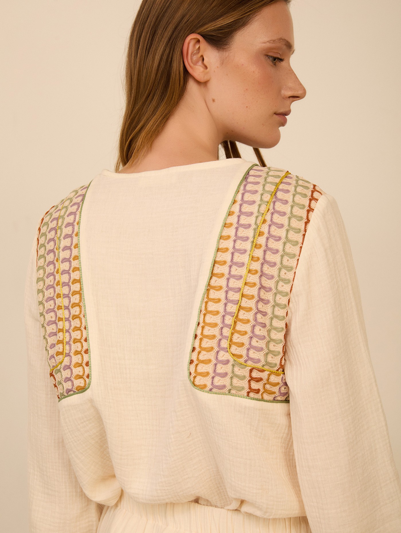 Blusa bimateria con pañuelo 2