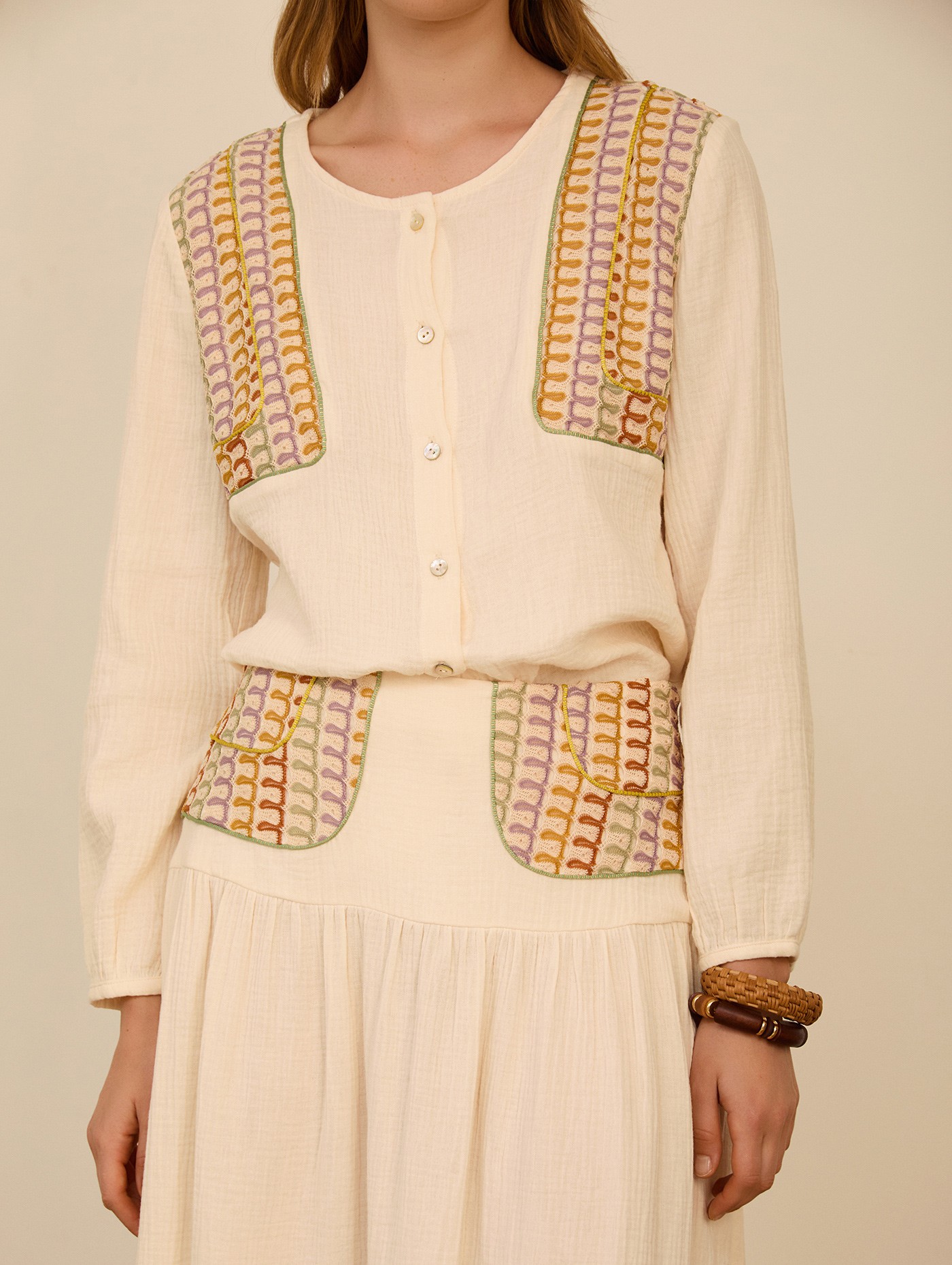 Blusa bimateria con pañuelo 6