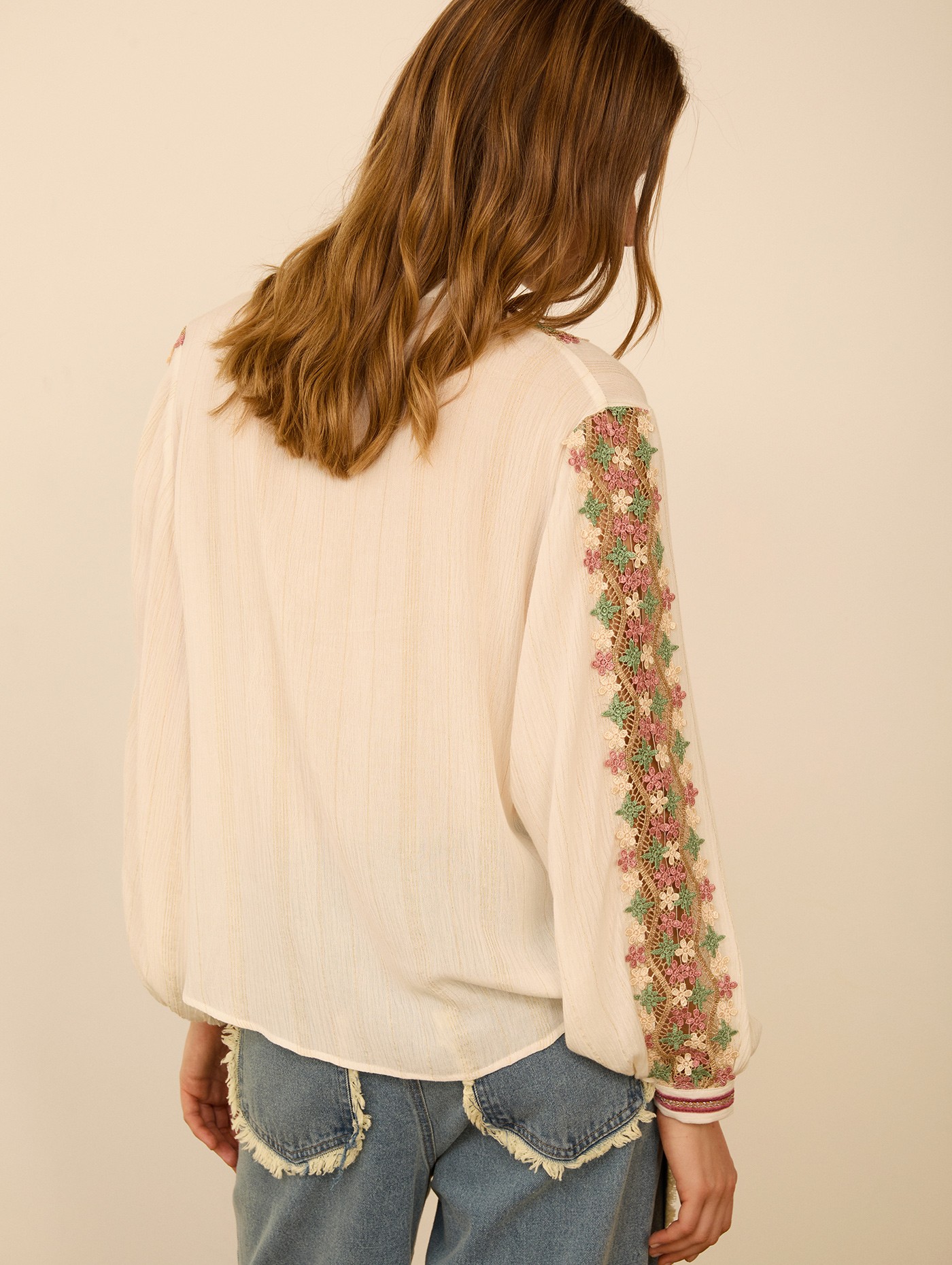 Blusa con fornituras 3