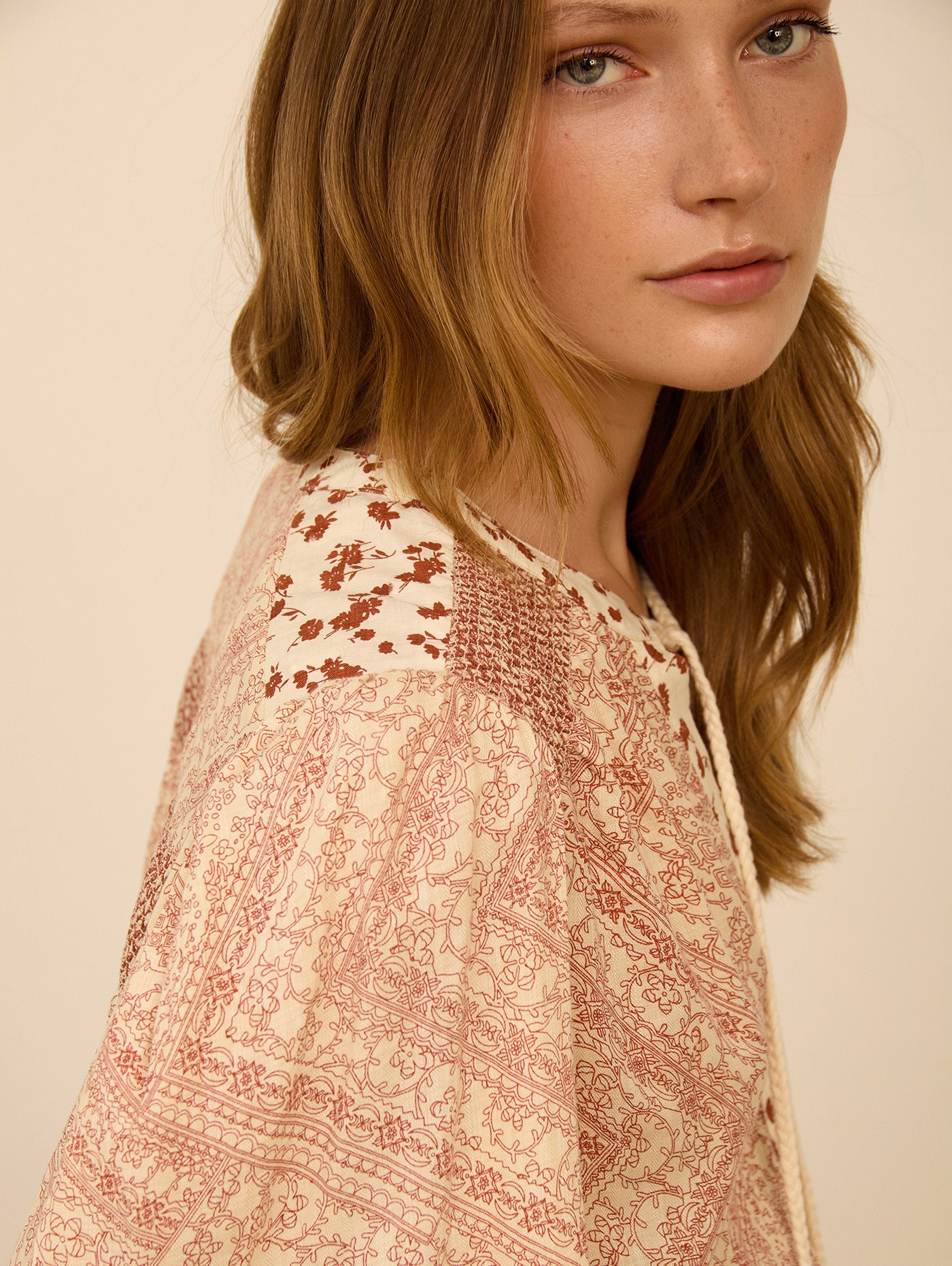 Blusa estampada con smock 5