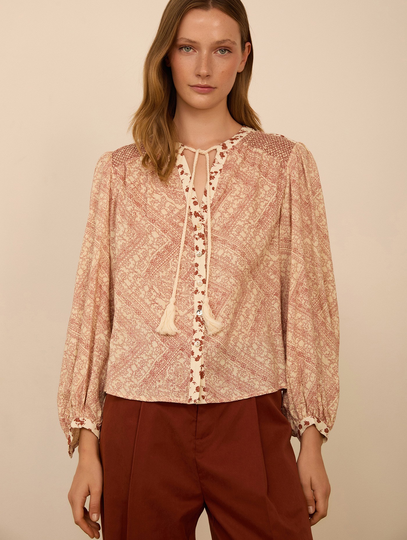 Blusa estampada con smock 1