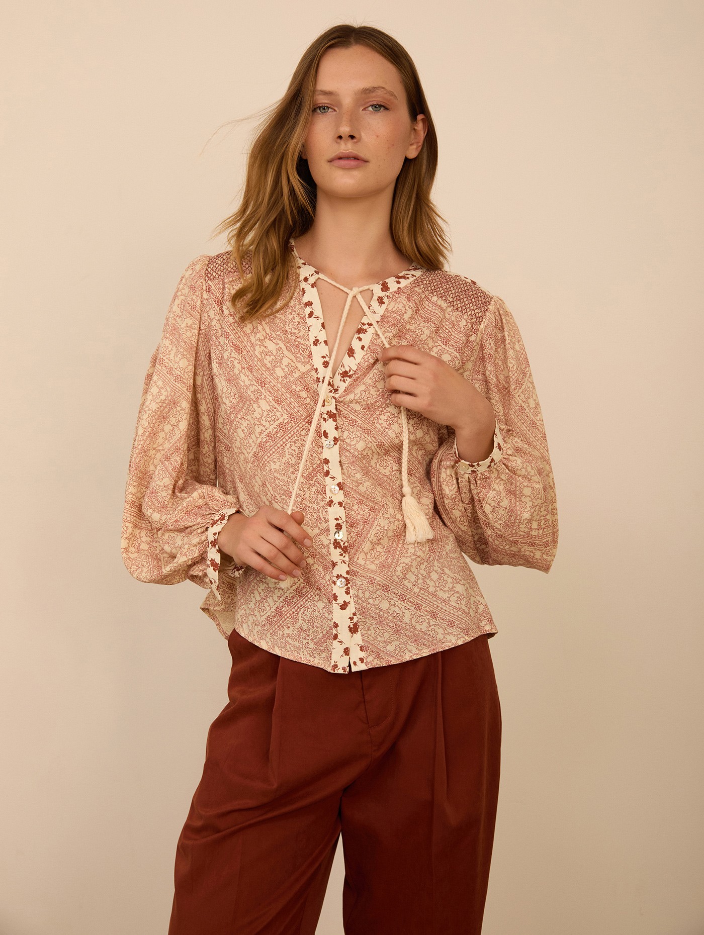 Blusa estampada con smock 4