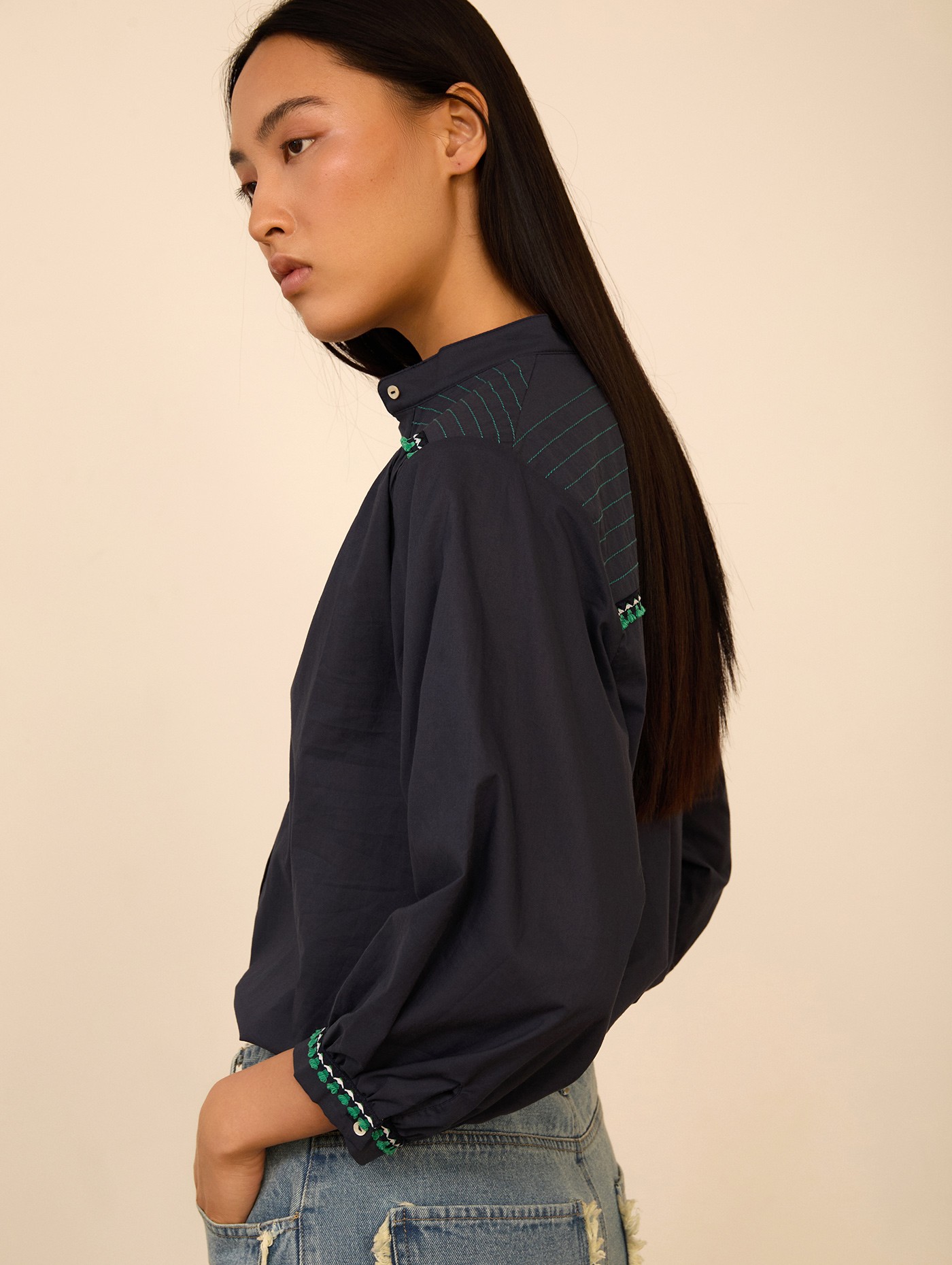 Blusa con fornituras 1