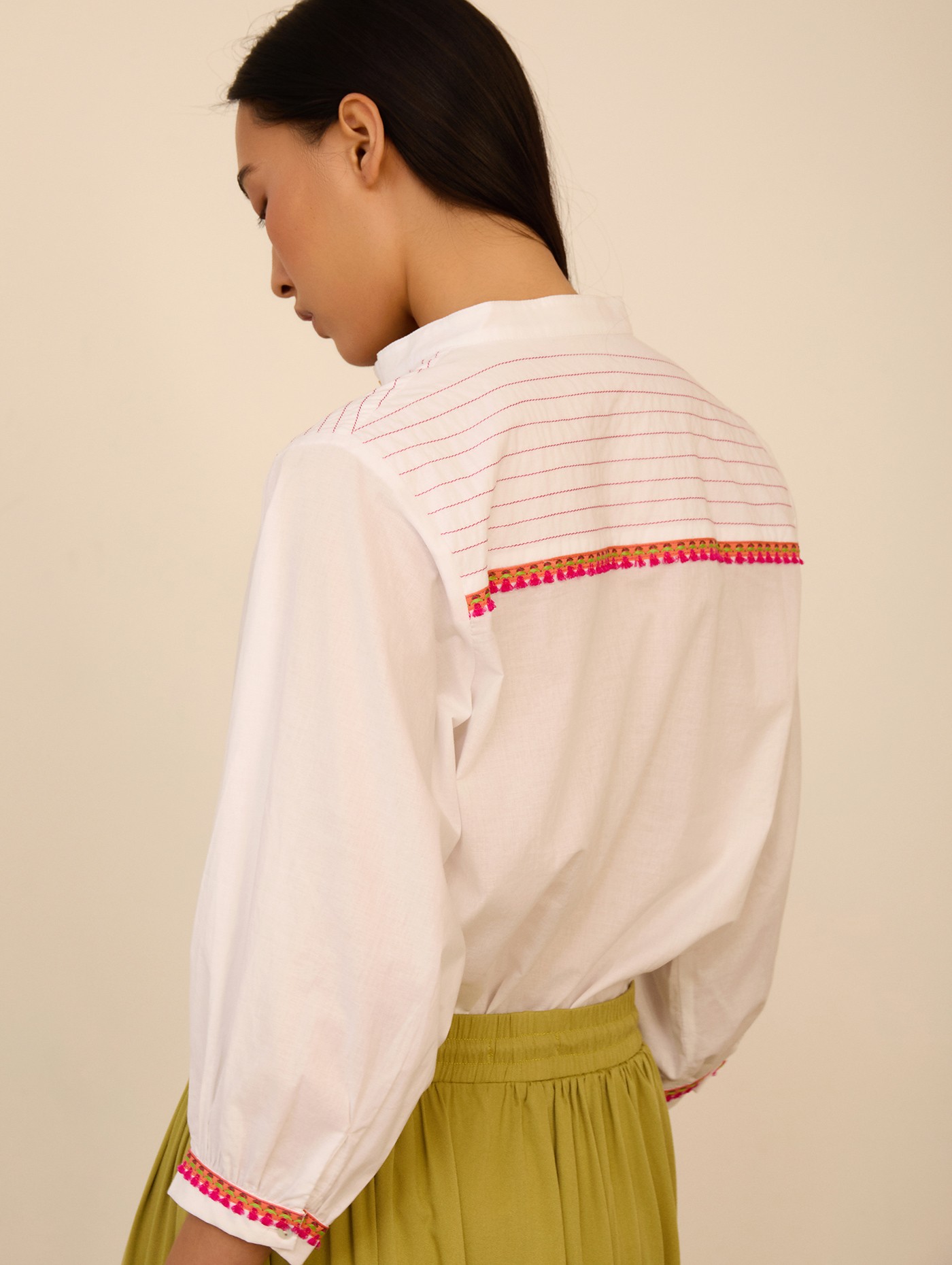 Blusa con fornituras 1