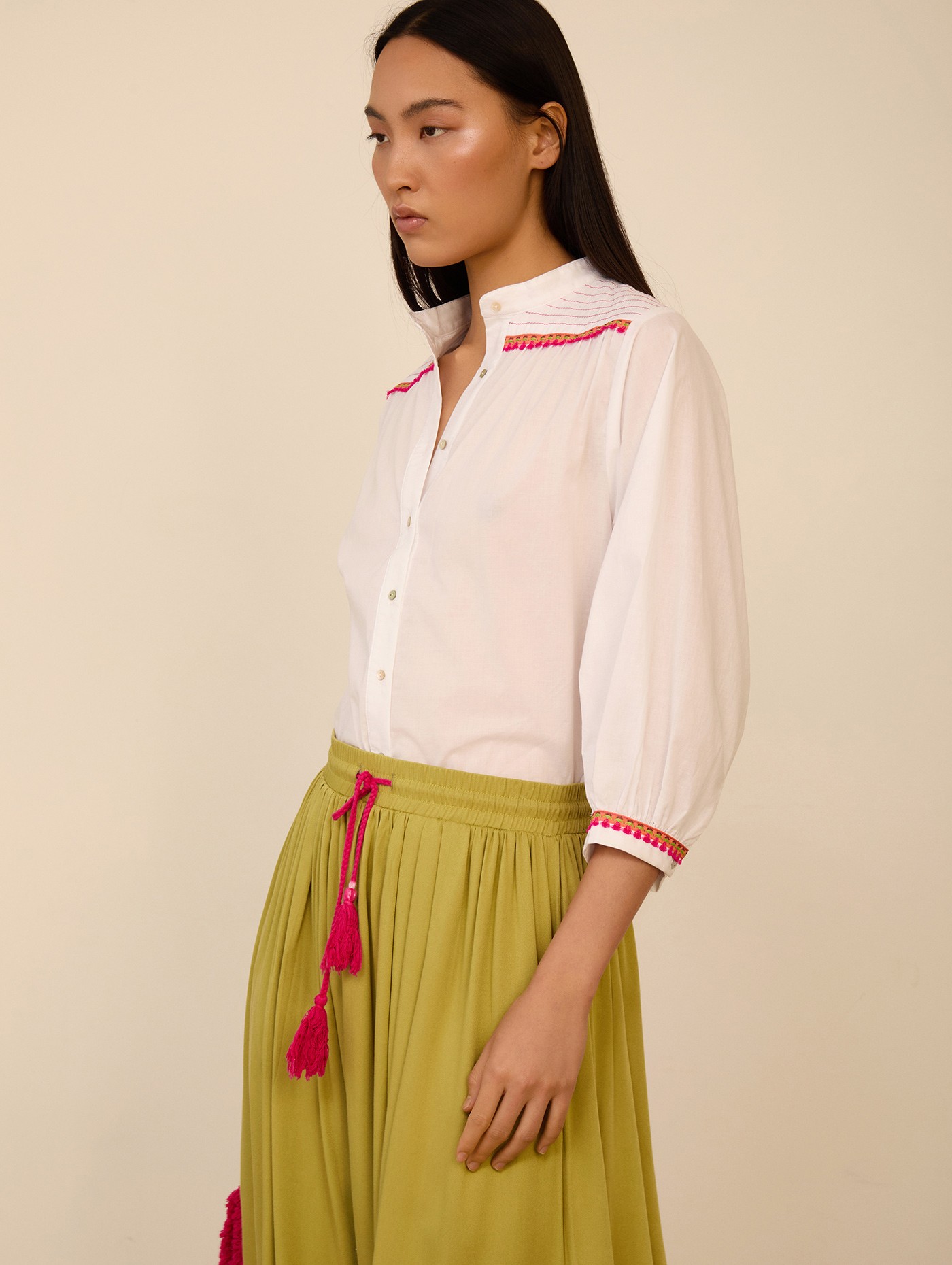 Blusa con fornituras 4