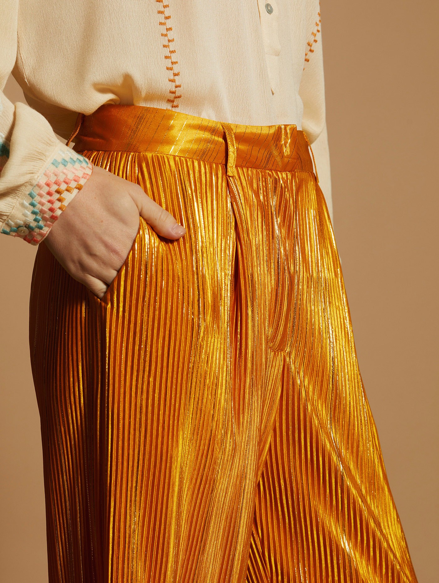 Pleated pants with loops 3