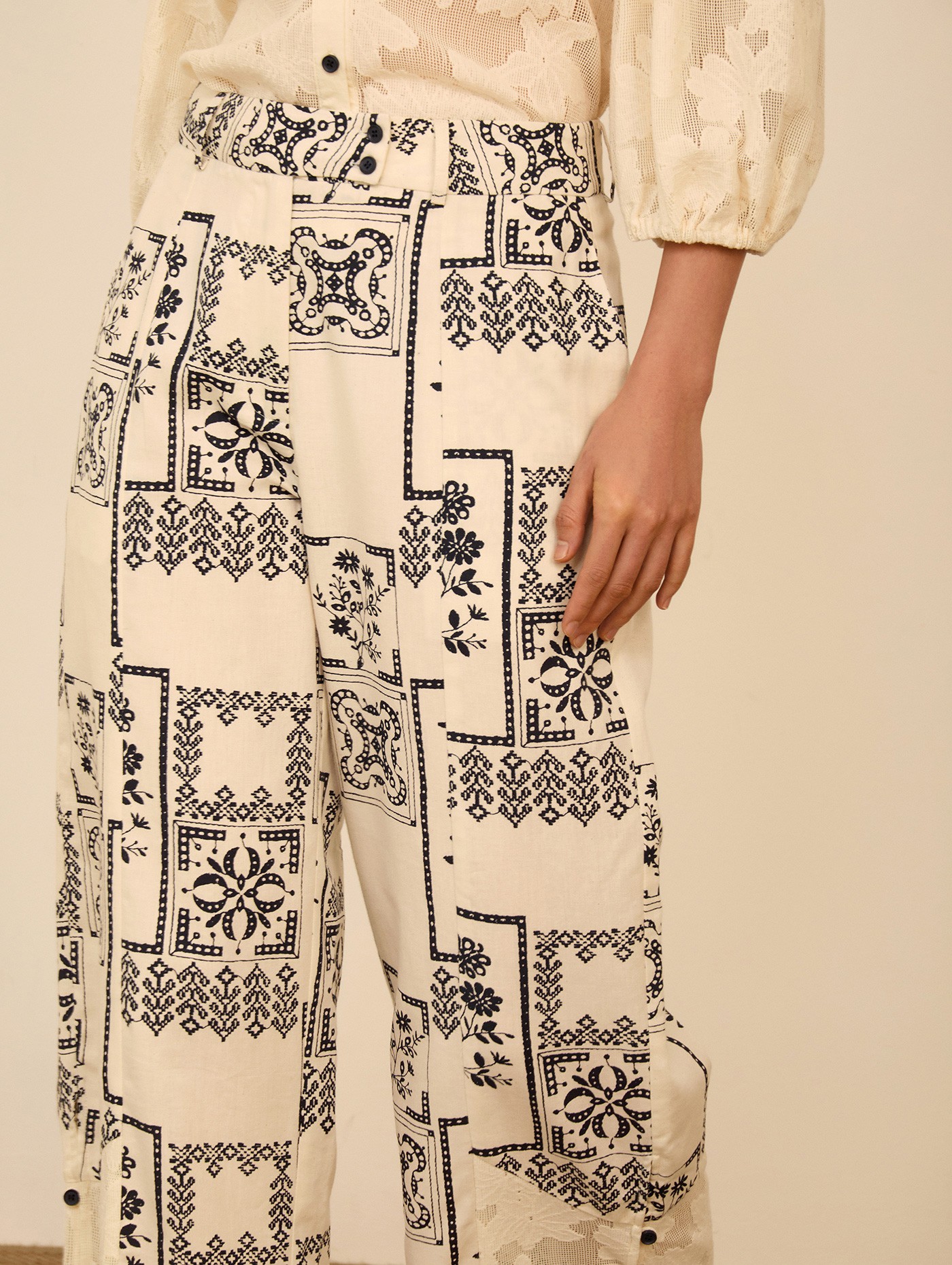 Pantalón estampado bimateria 2