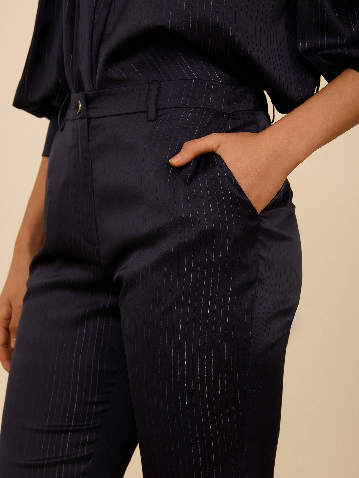 Pantalón acampanado satinado 4