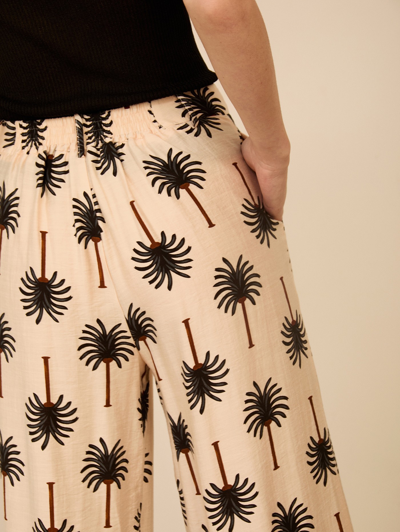 Pantalón cropped estampado 5